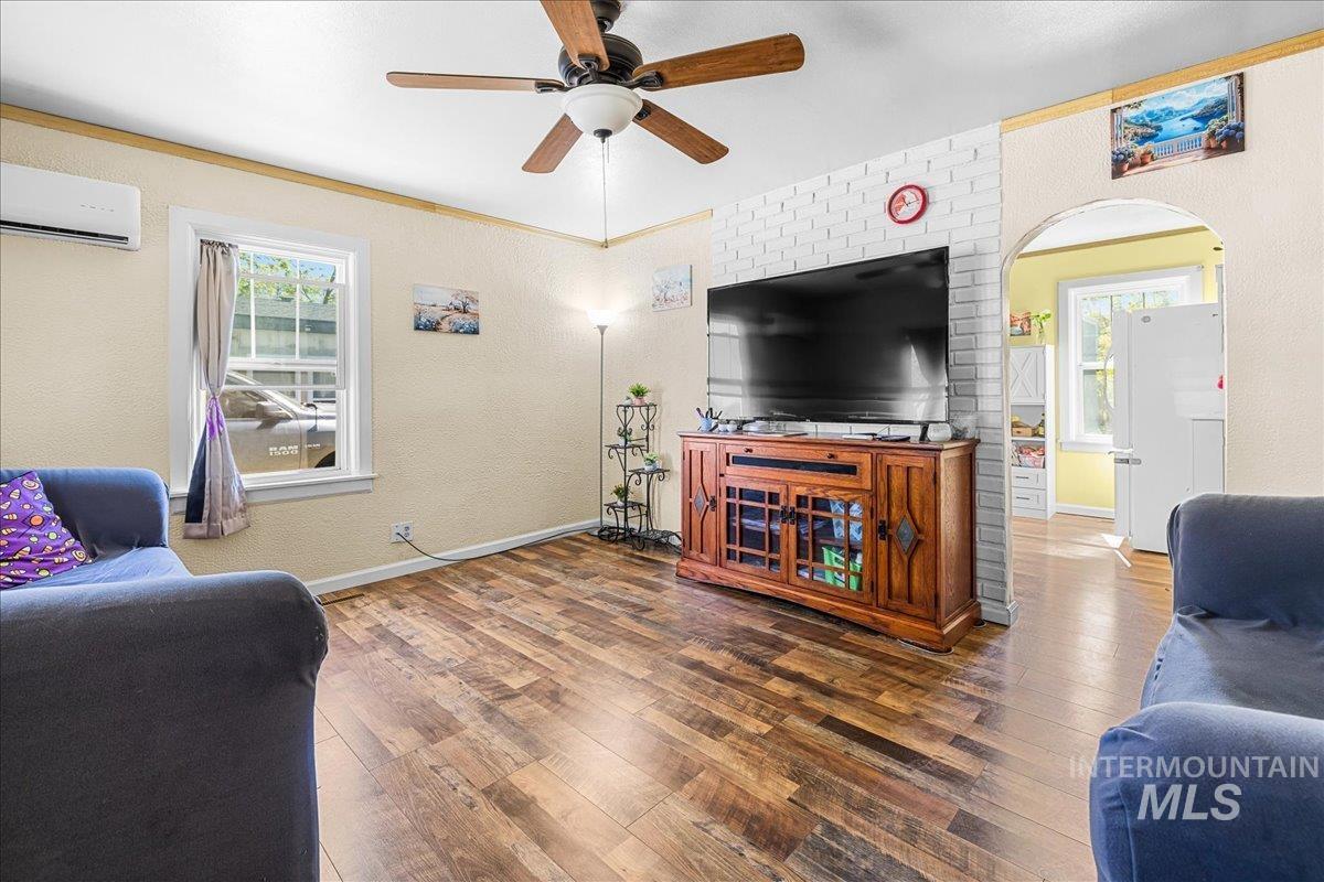 720 4th N Property Photo 5