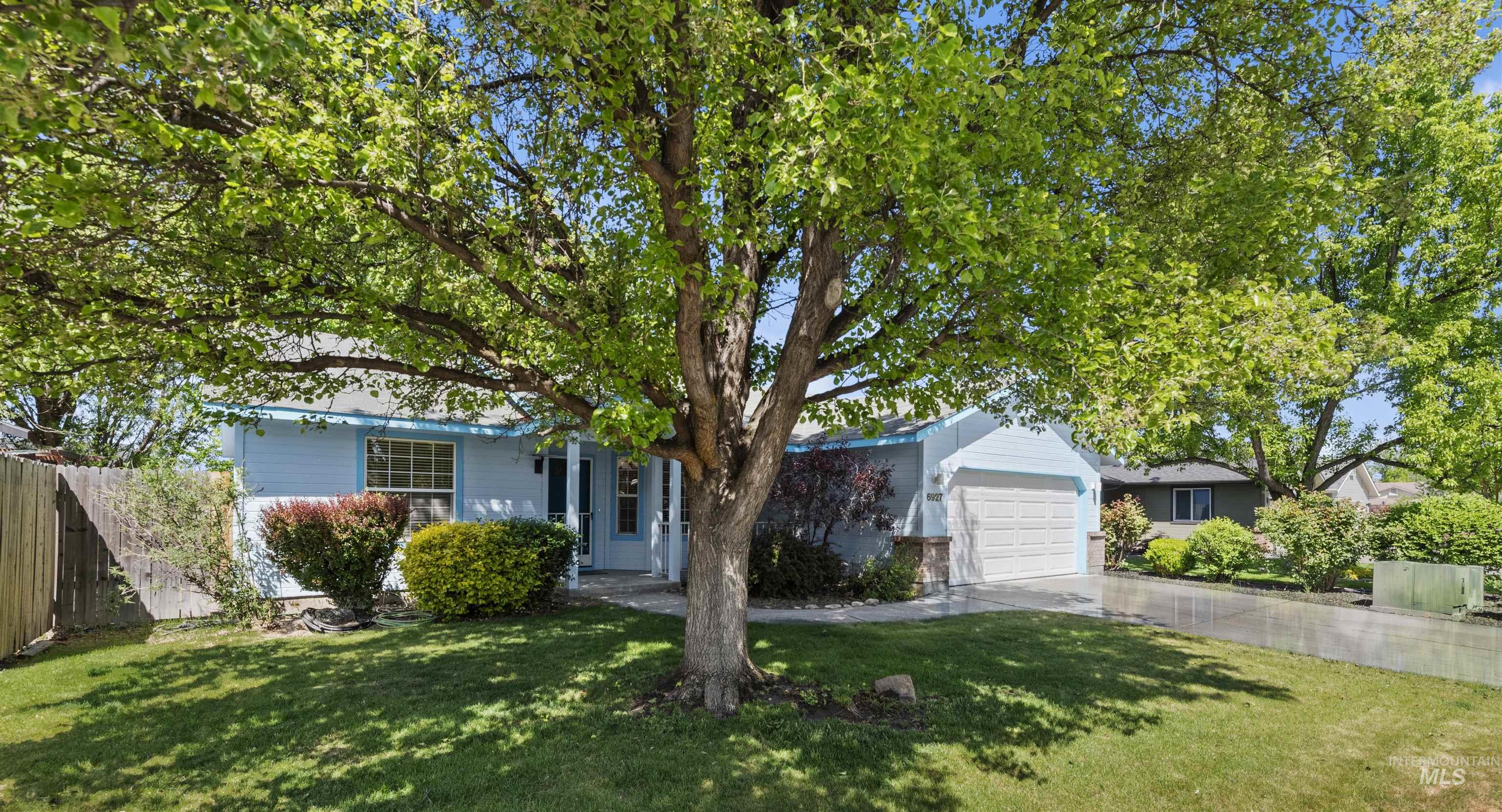 6927 N Misty Cove Ave Property Photo 2