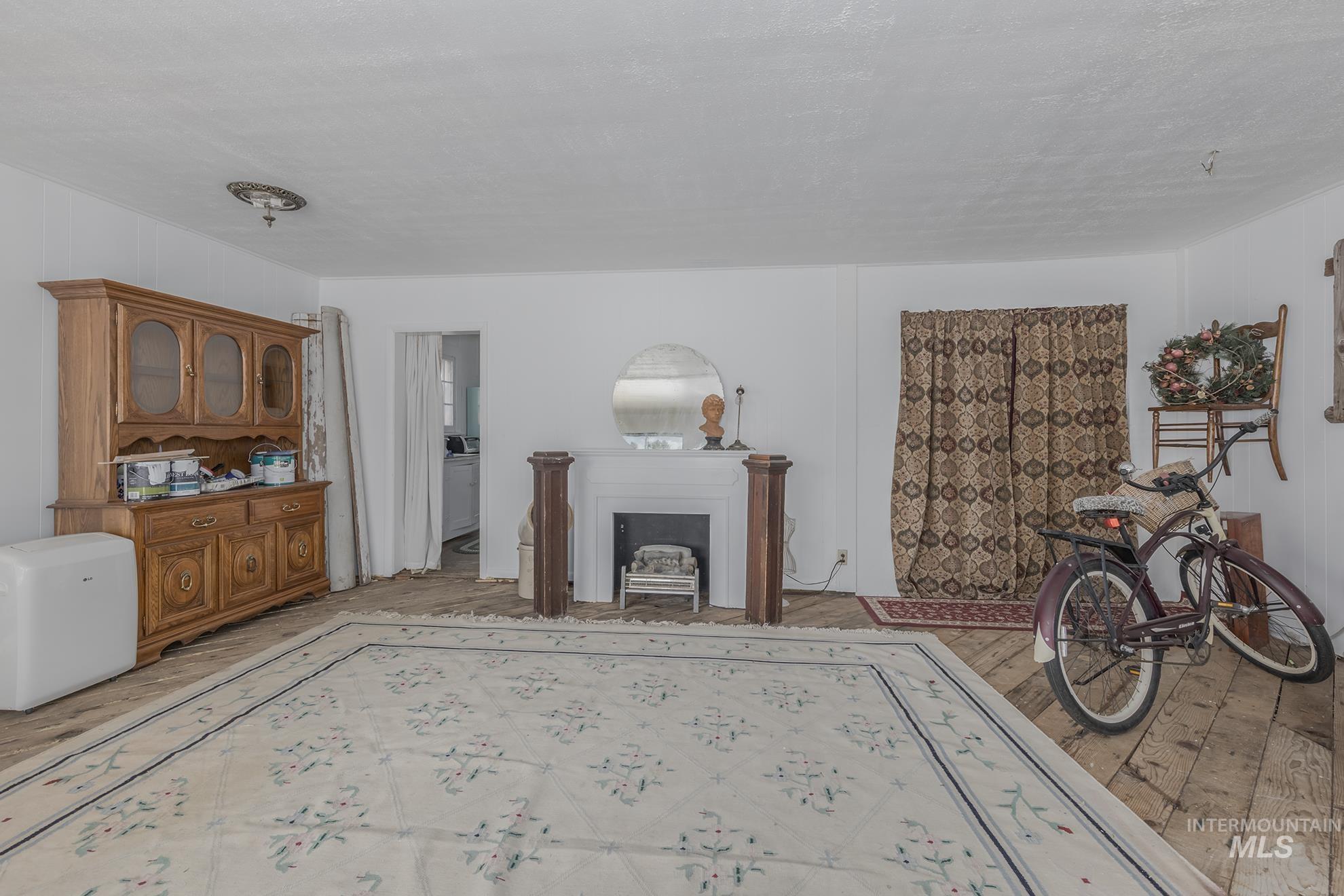 303 Illinois Ave Property Photo 4