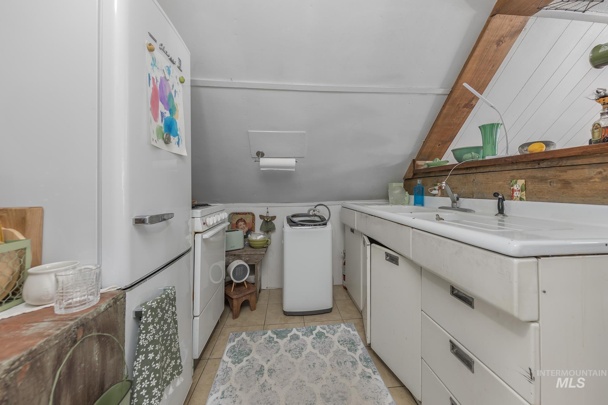 303 Illinois Ave Property Photo 19
