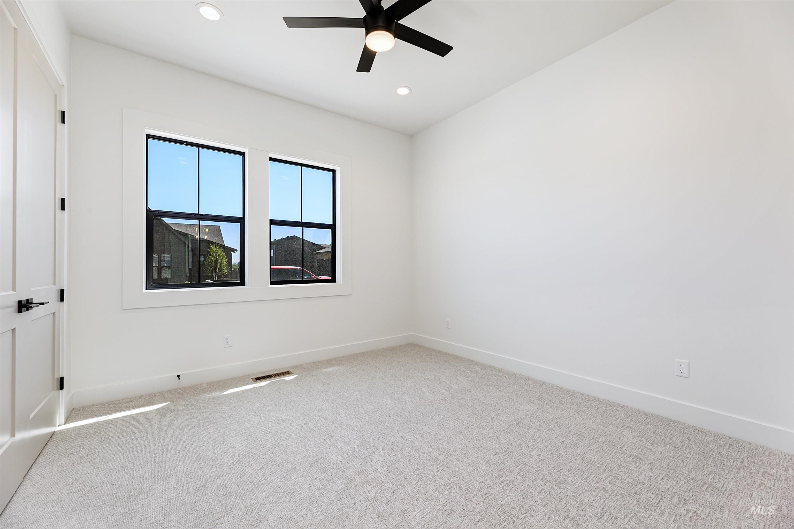 482 Century Ave Property Photo 24