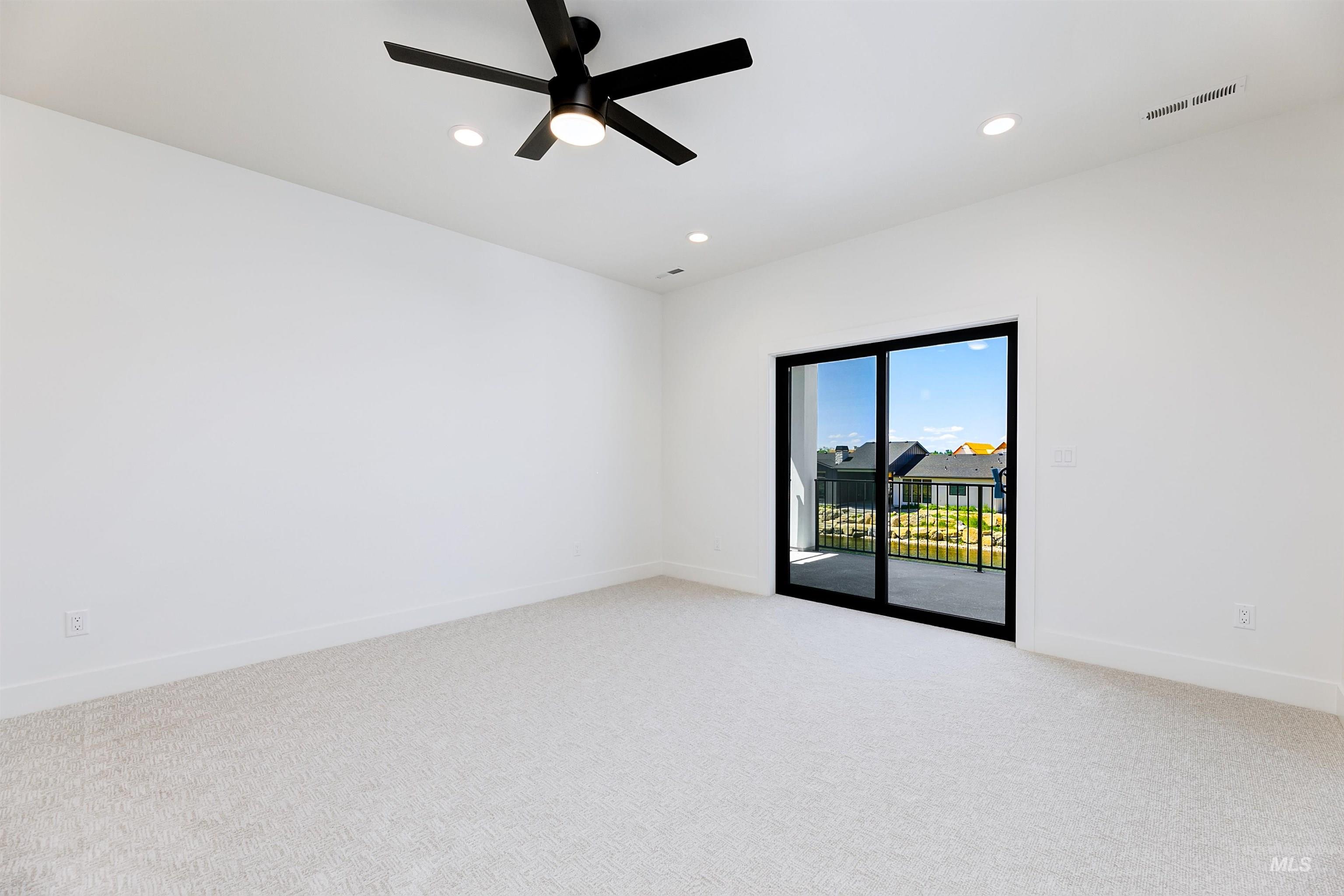 482 Century Ave Property Photo 37