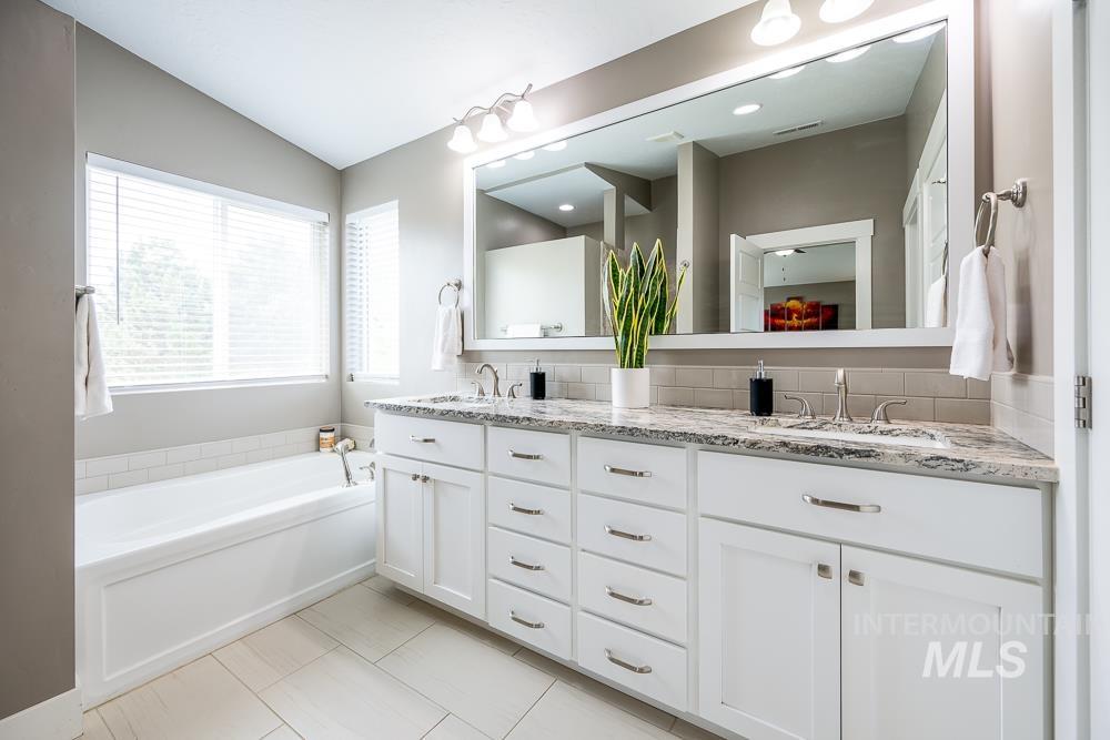 11151 W Carriage Hill Ct Property Photo 18
