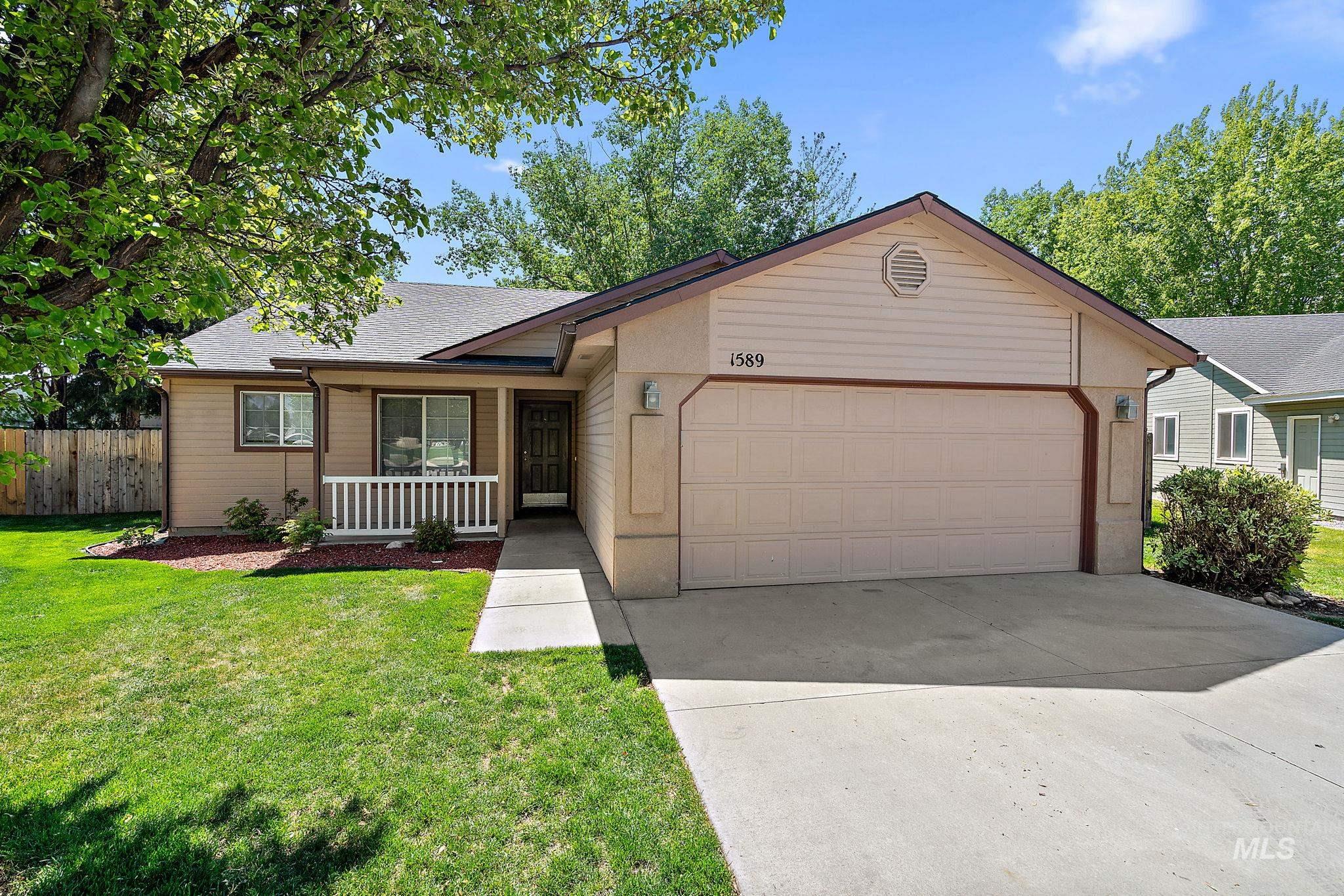 1589 W Silver Salmon Dr
