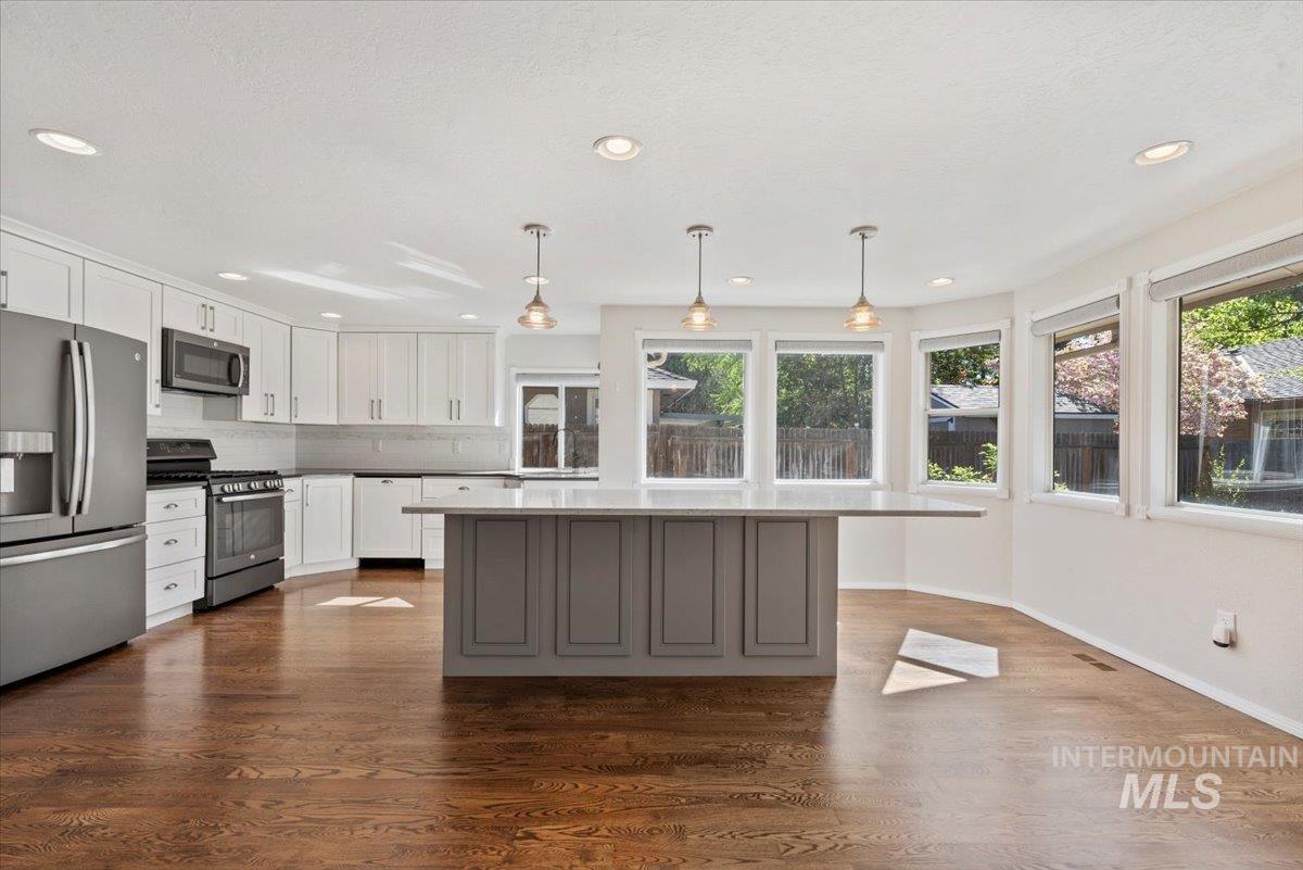 1825 E Seaside Ct. Property Photo 18