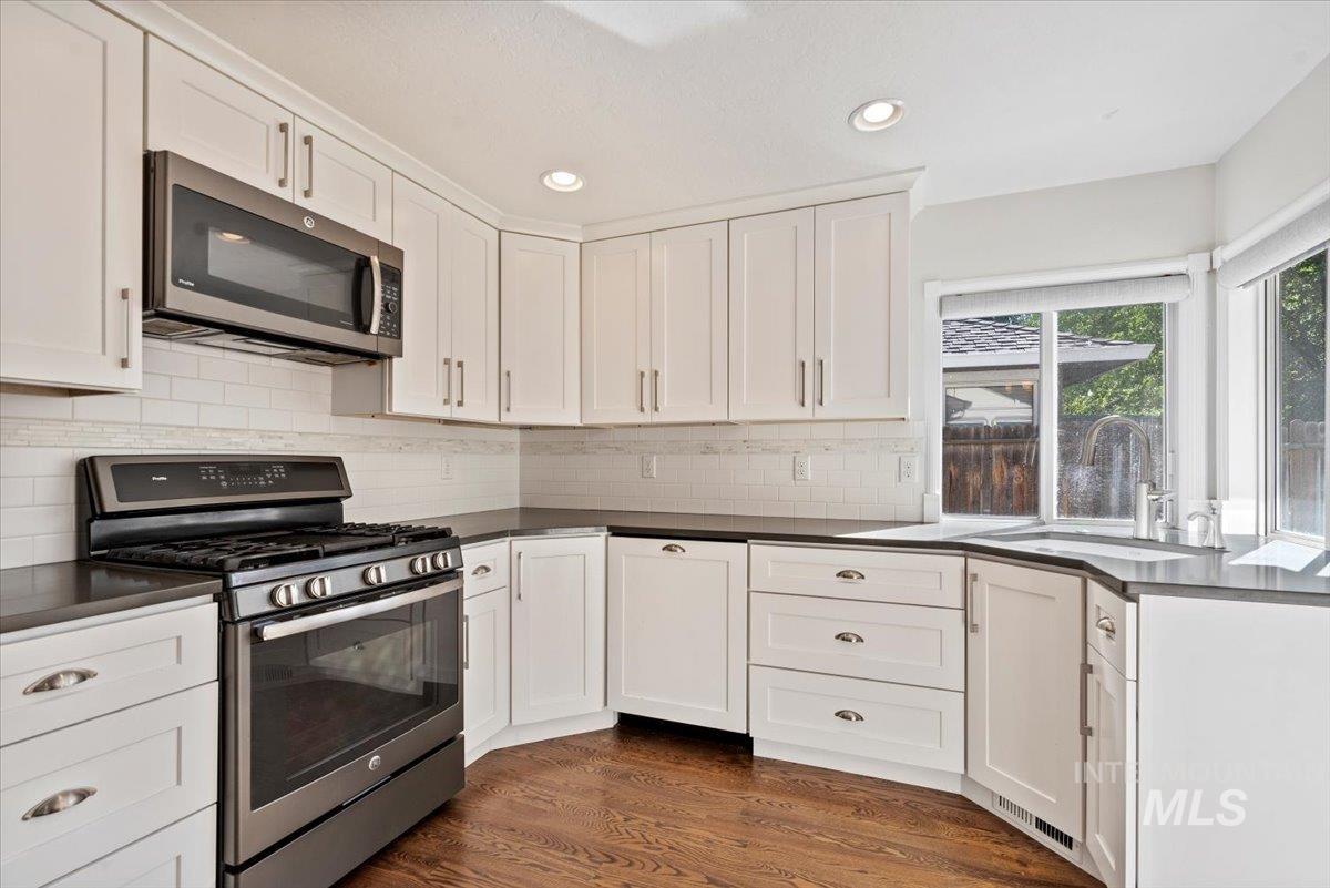 1825 E Seaside Ct. Property Photo 19