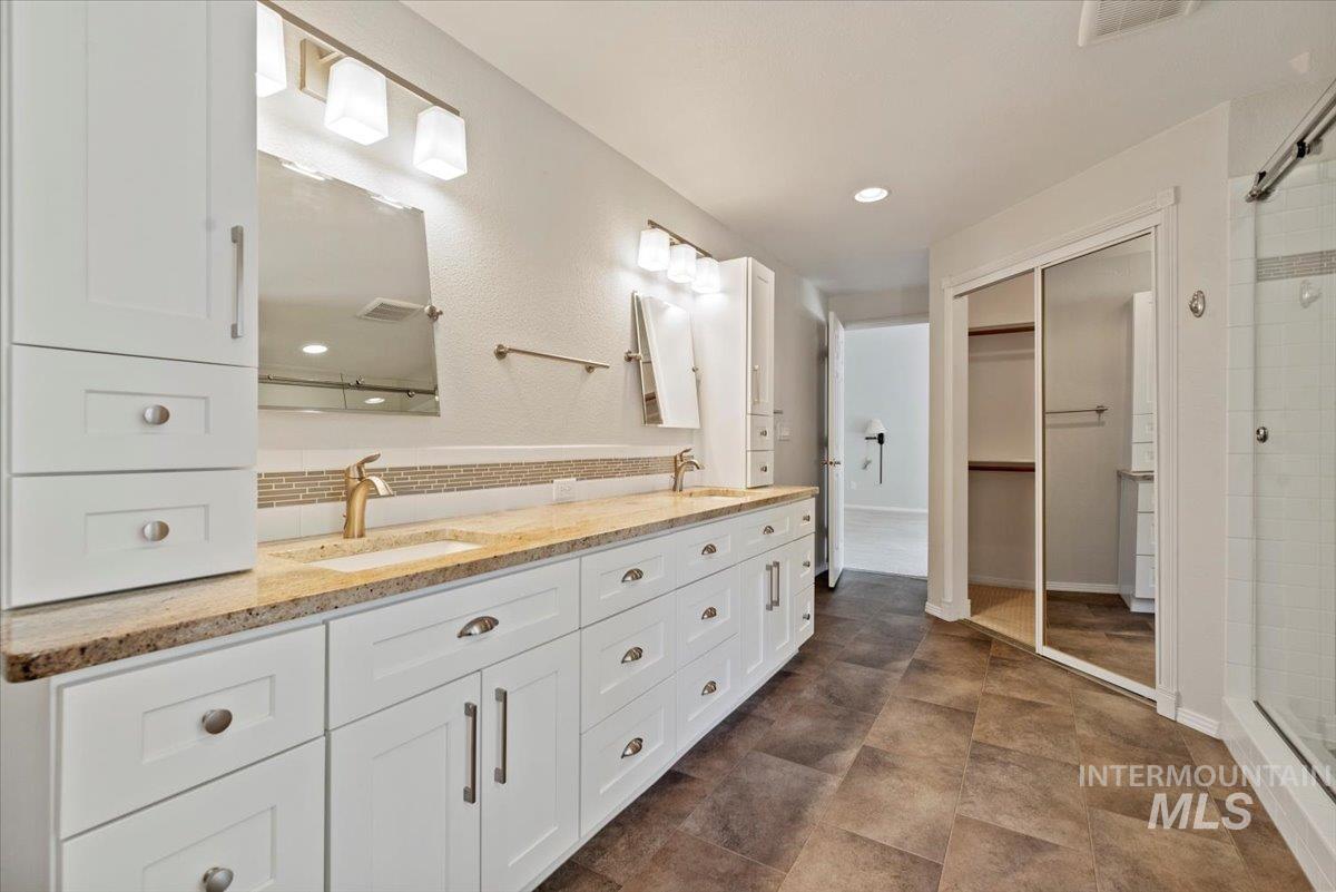 1825 E Seaside Ct. Property Photo 26
