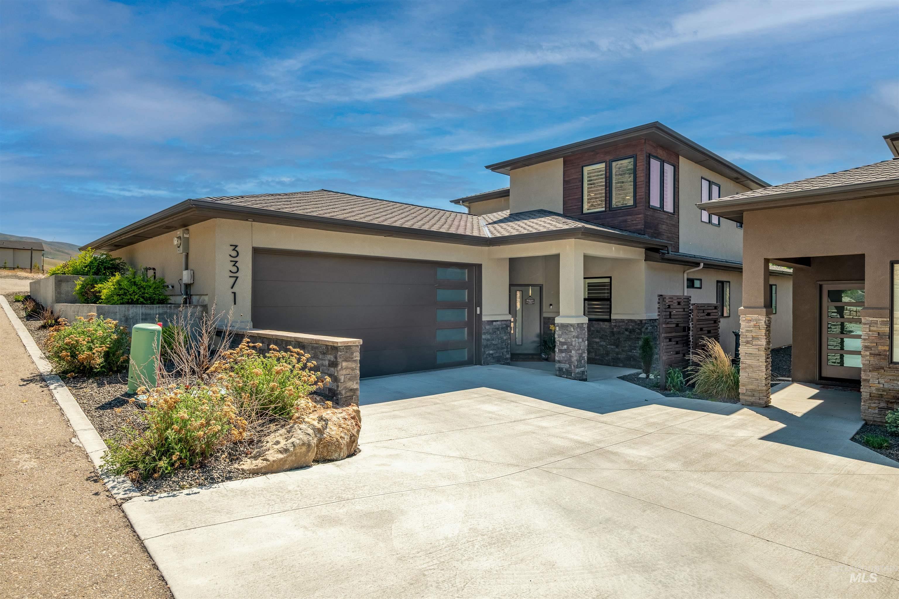 3371 E Warm Springs Ave Property Photo