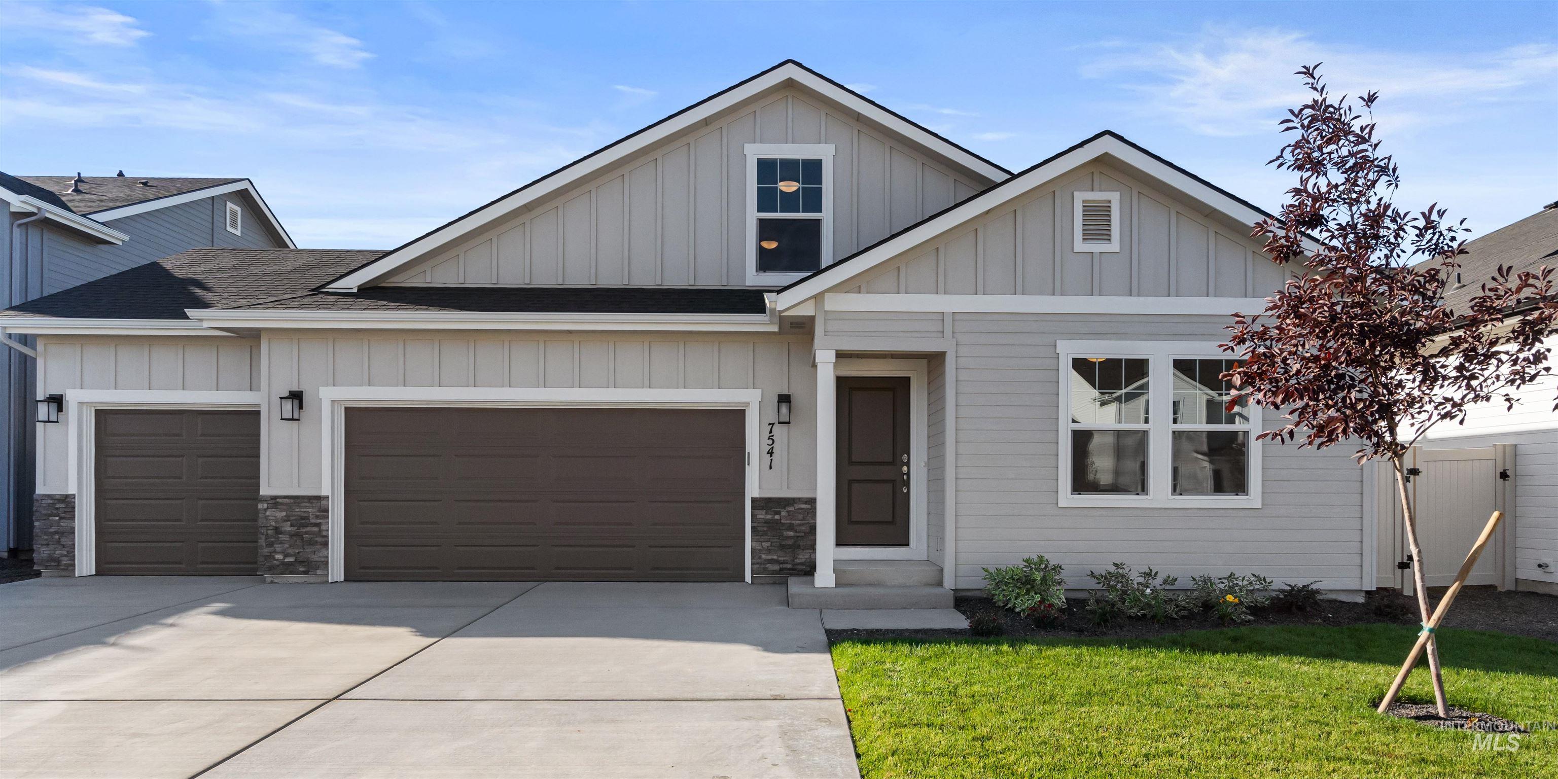 7541 E Edison St Property Photo 1