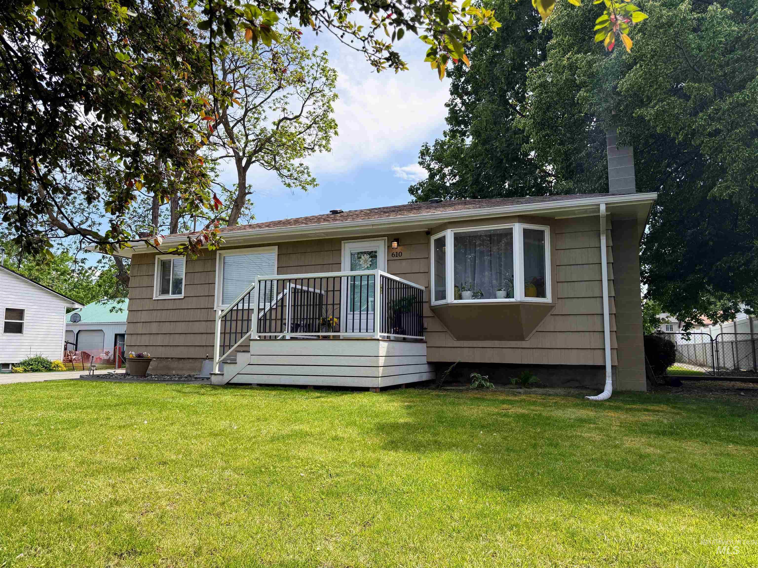 610 Burrell Dr Property Photo 4