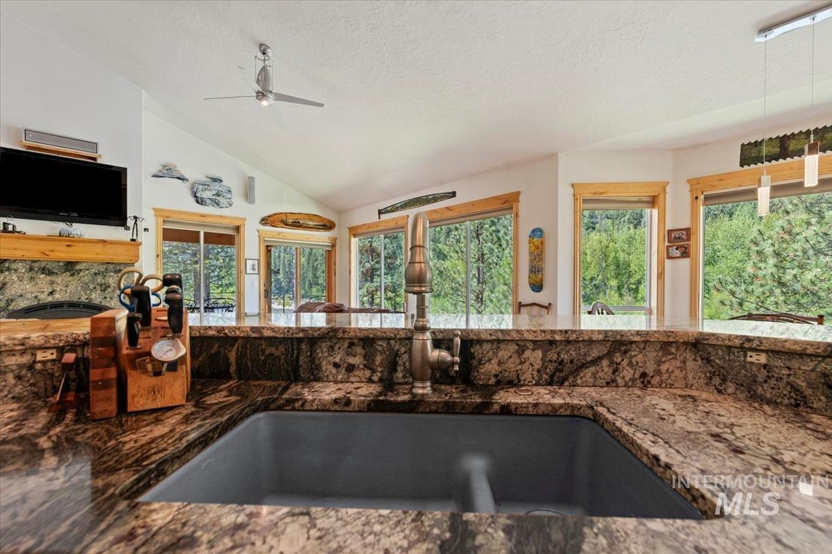 32 Coyote Property Photo 15