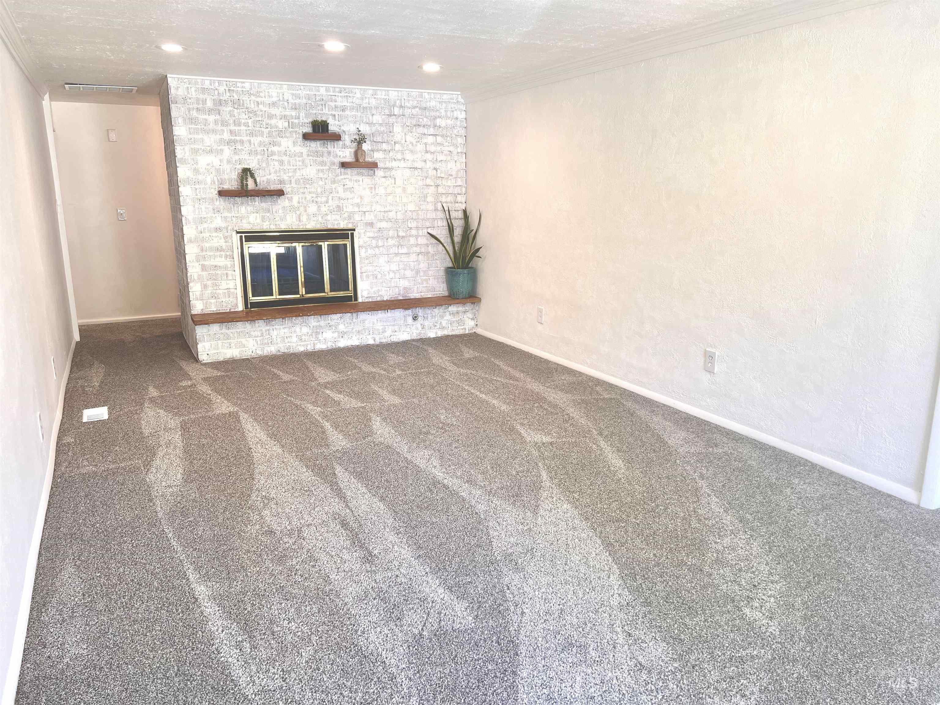 1315 W Howard Property Photo 2