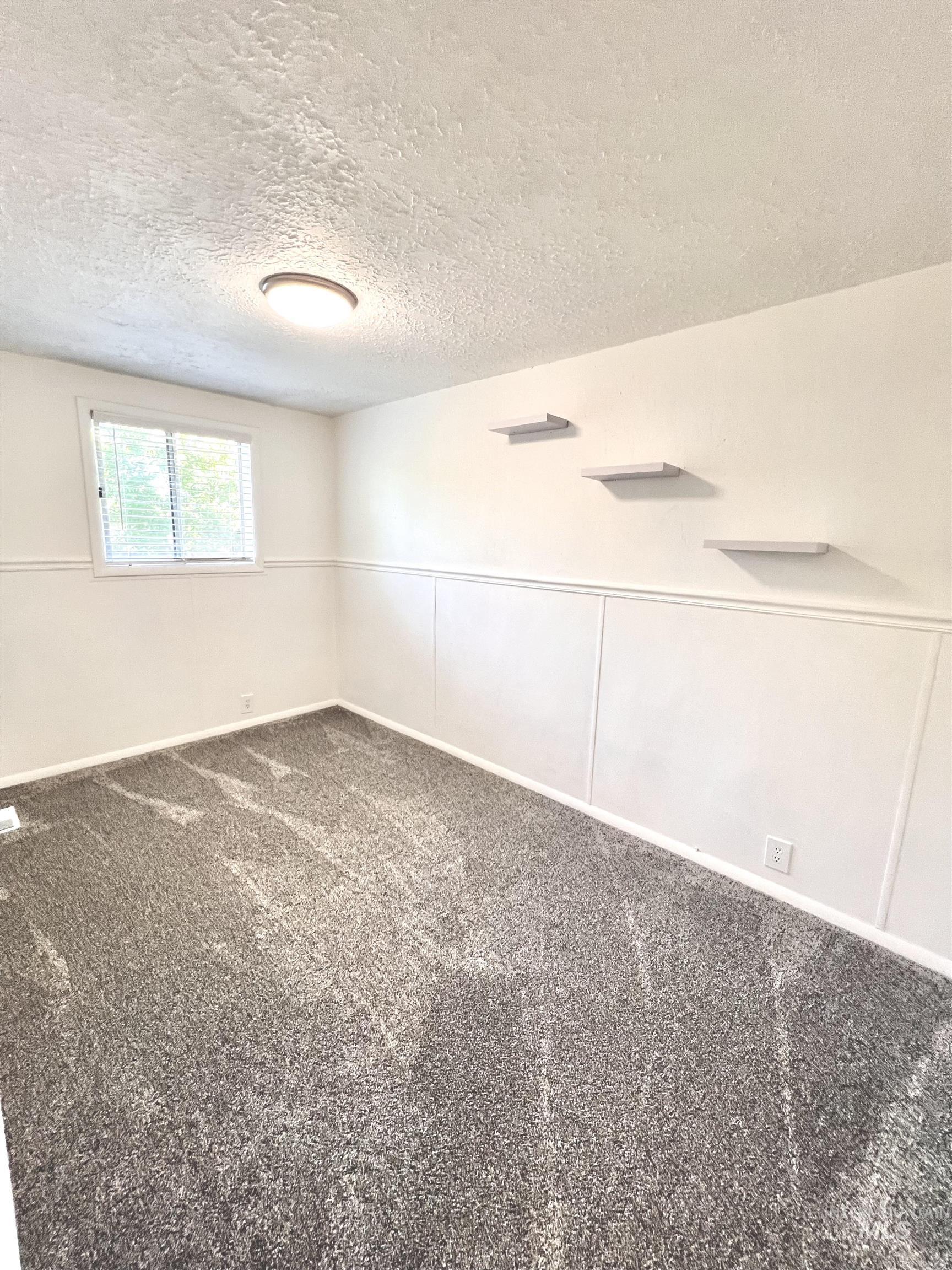 1315 W Howard Property Photo 6