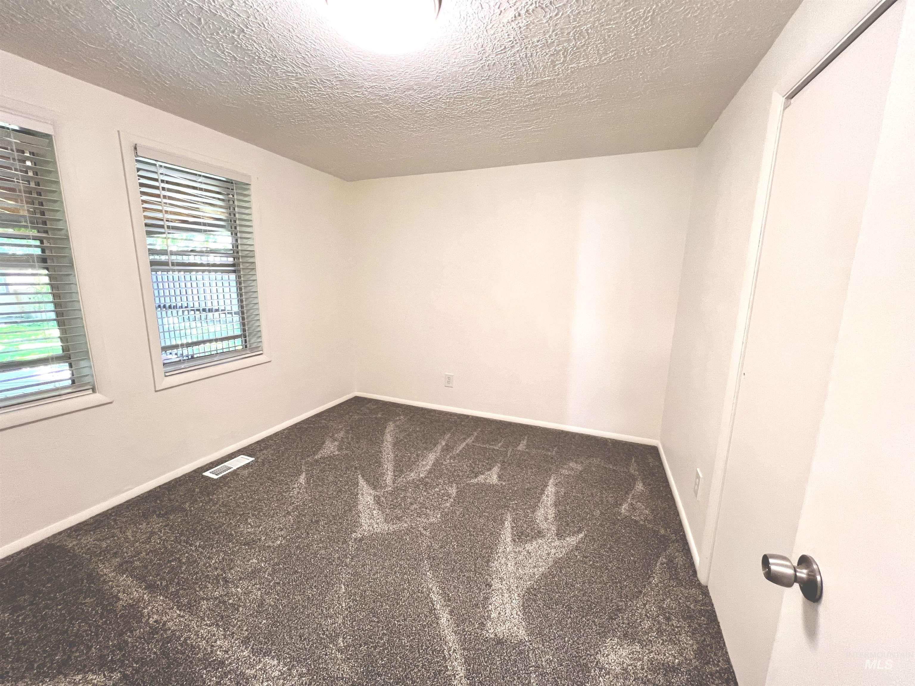 1315 W Howard Property Photo 7