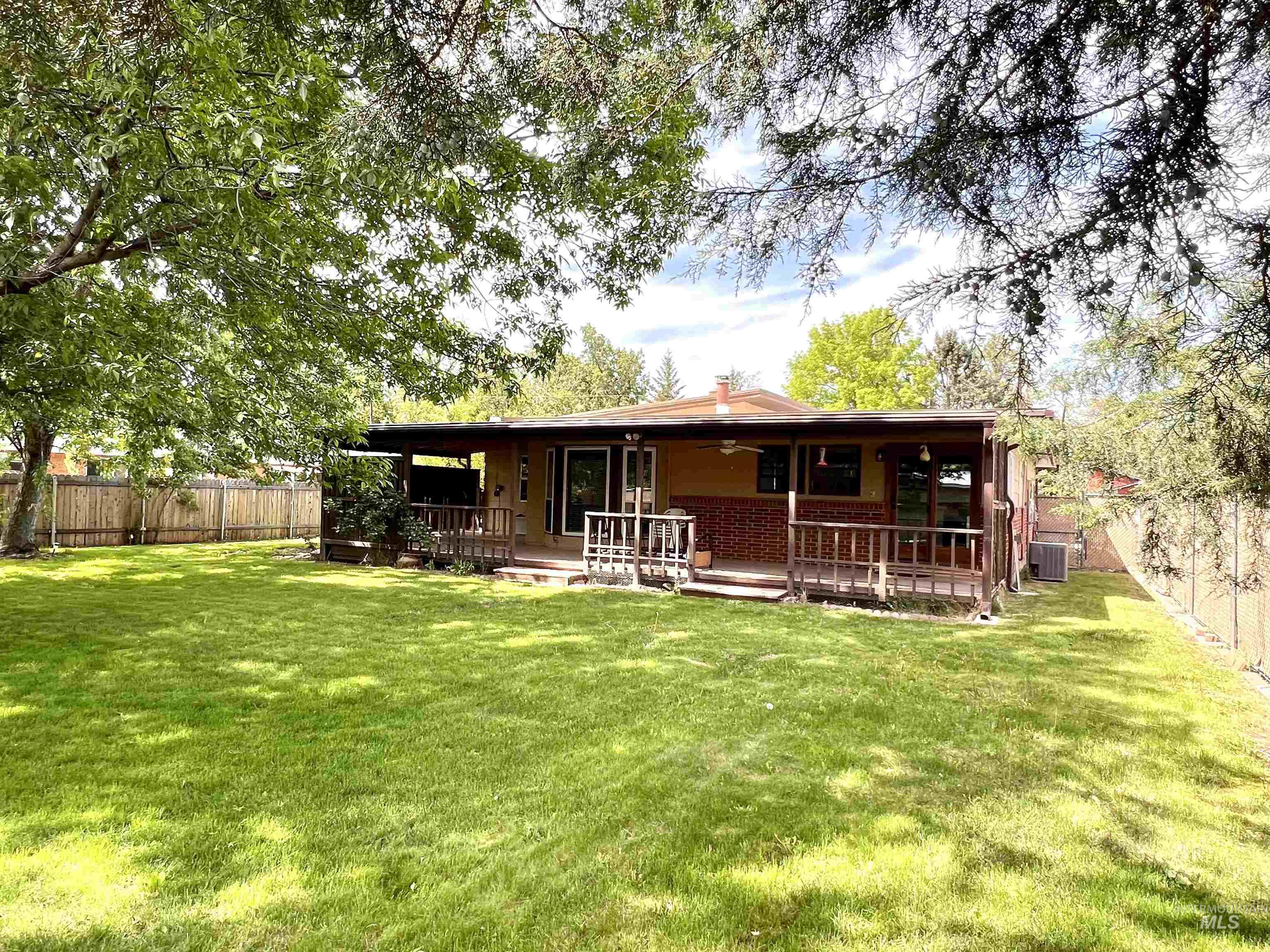1315 W Howard Property Photo 13