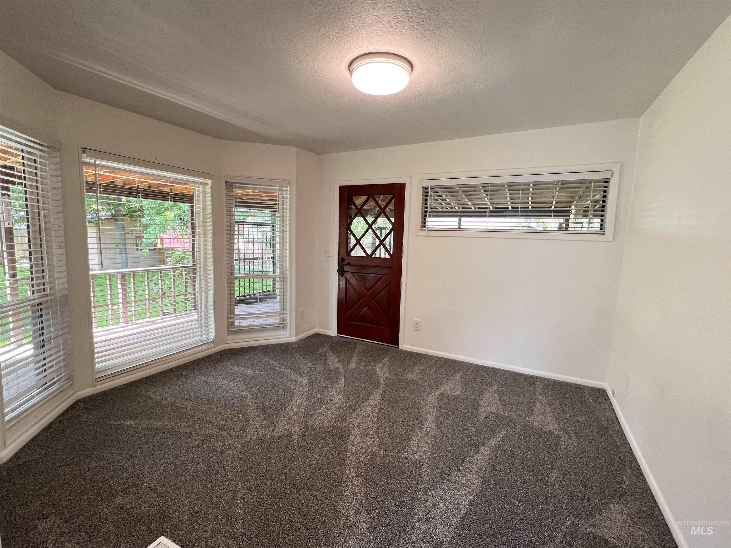 1315 W Howard Property Photo 16