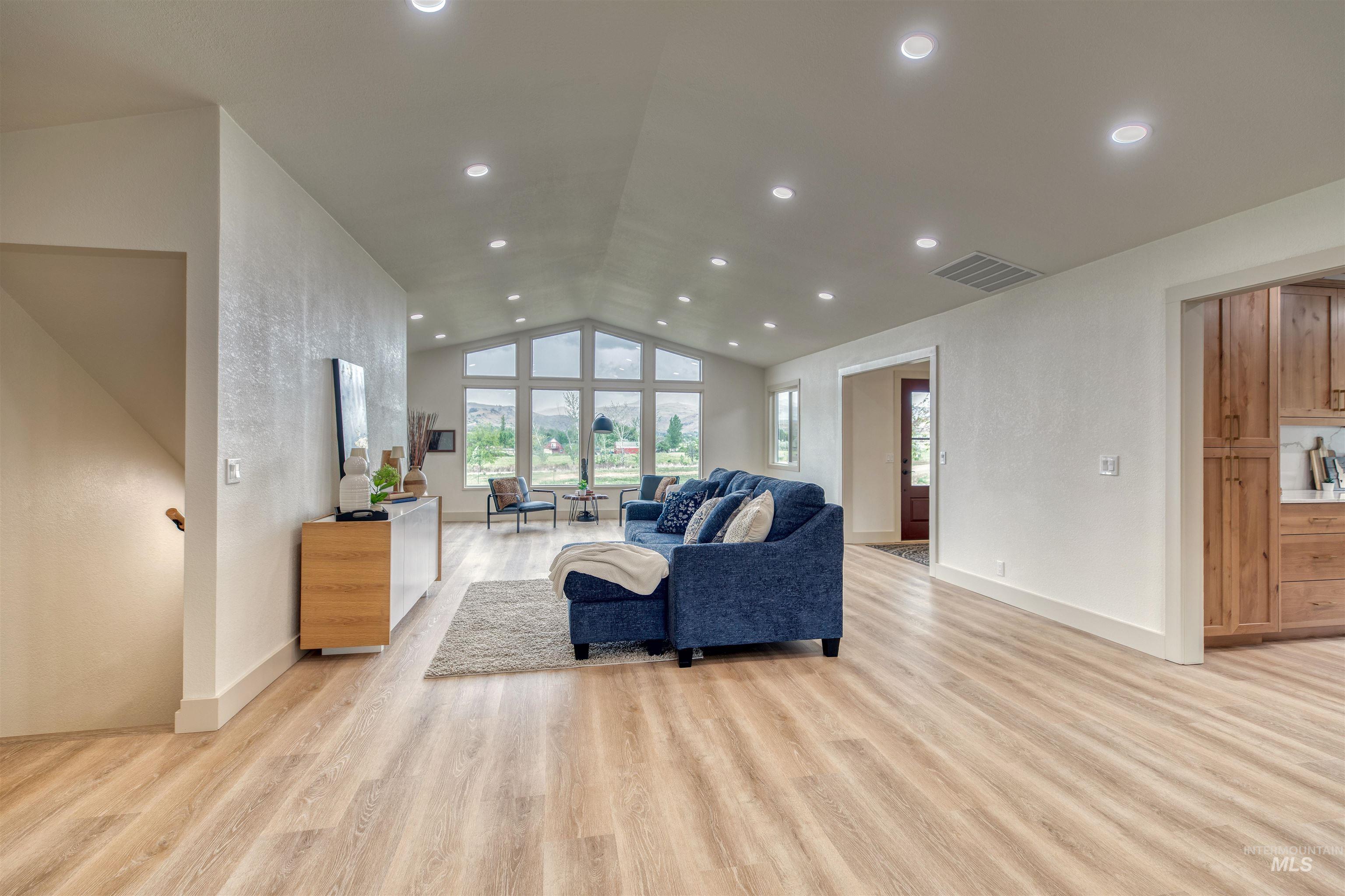 3131 Fuller Rd Property Photo 8