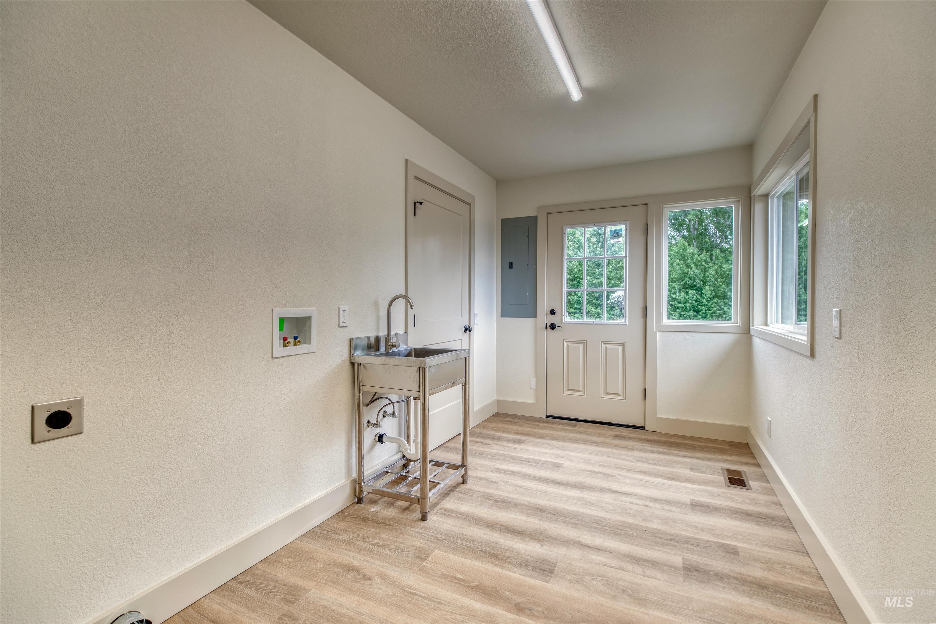 3131 Fuller Rd Property Photo 19