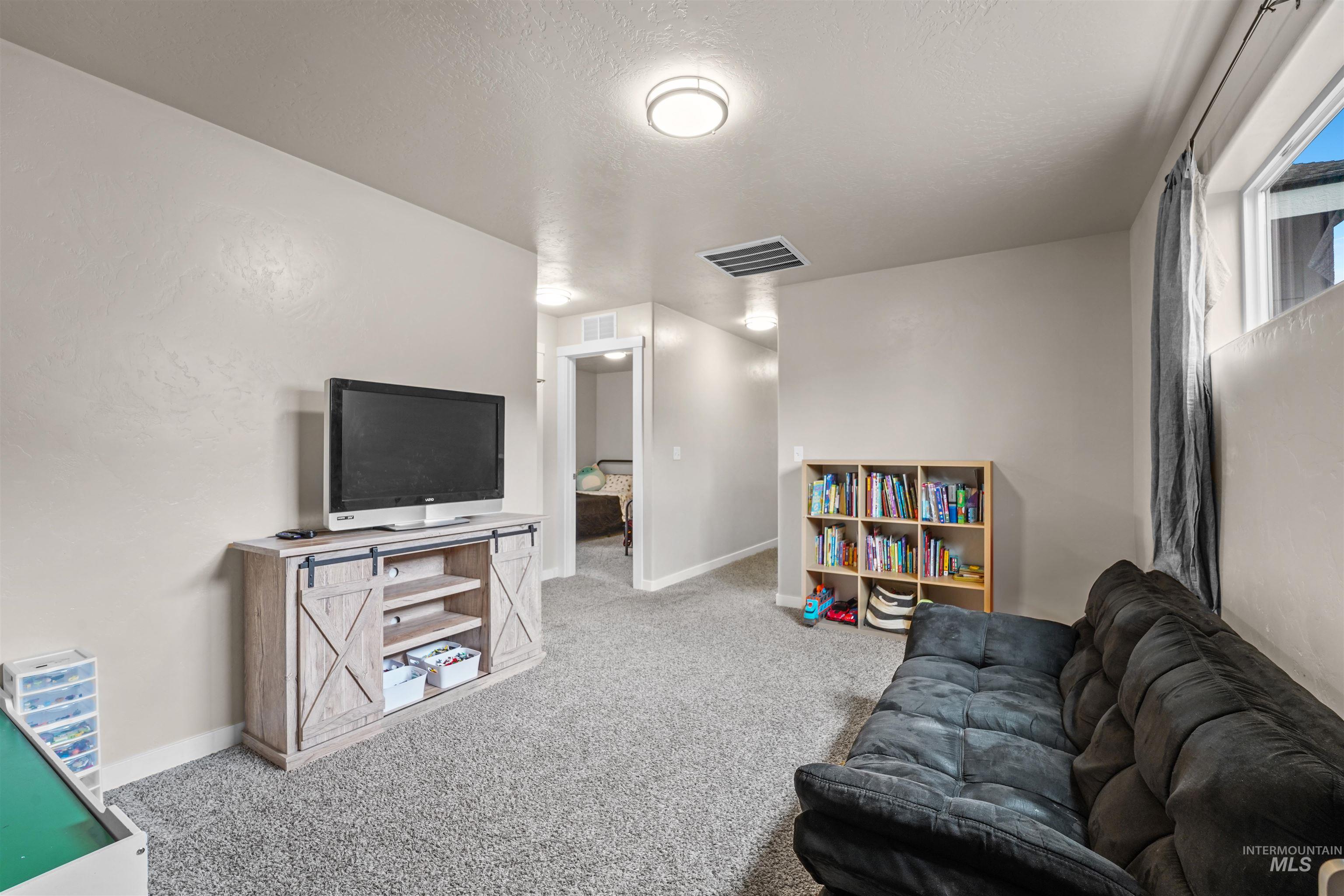 963 W. Parkstone St. Property Photo 11