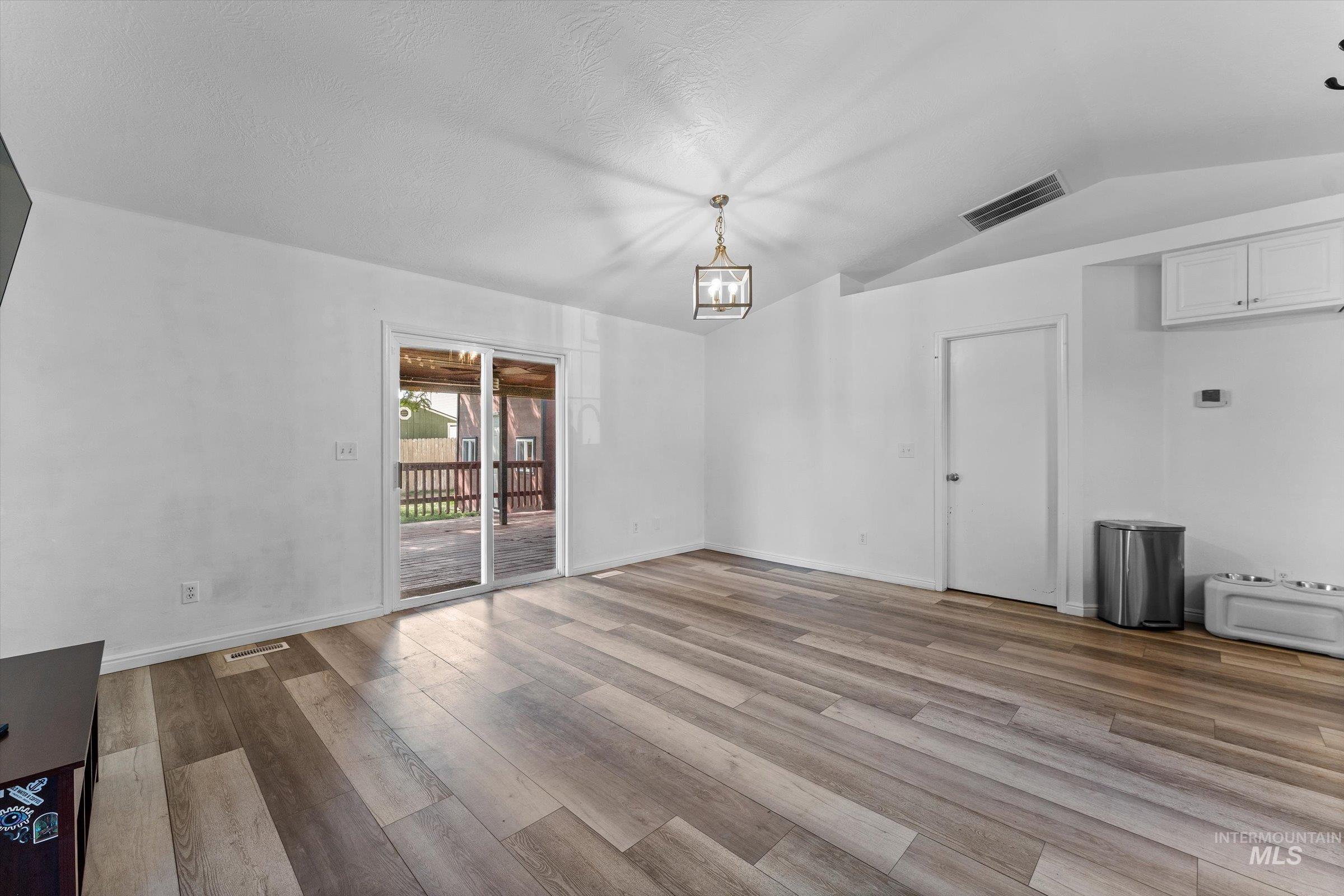 3004 Sandstone Pl Property Photo 4