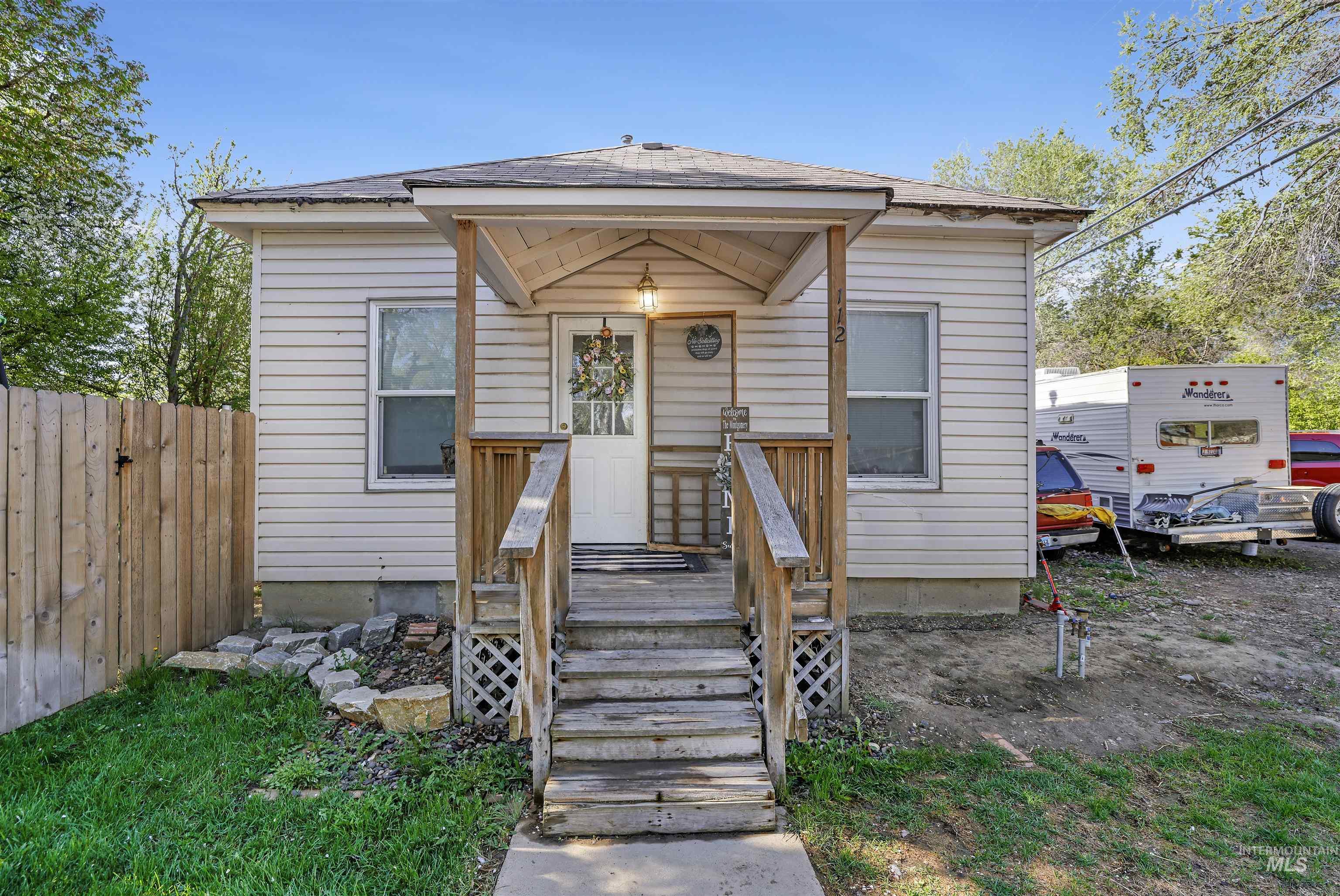 112 E 4th St Property Photo