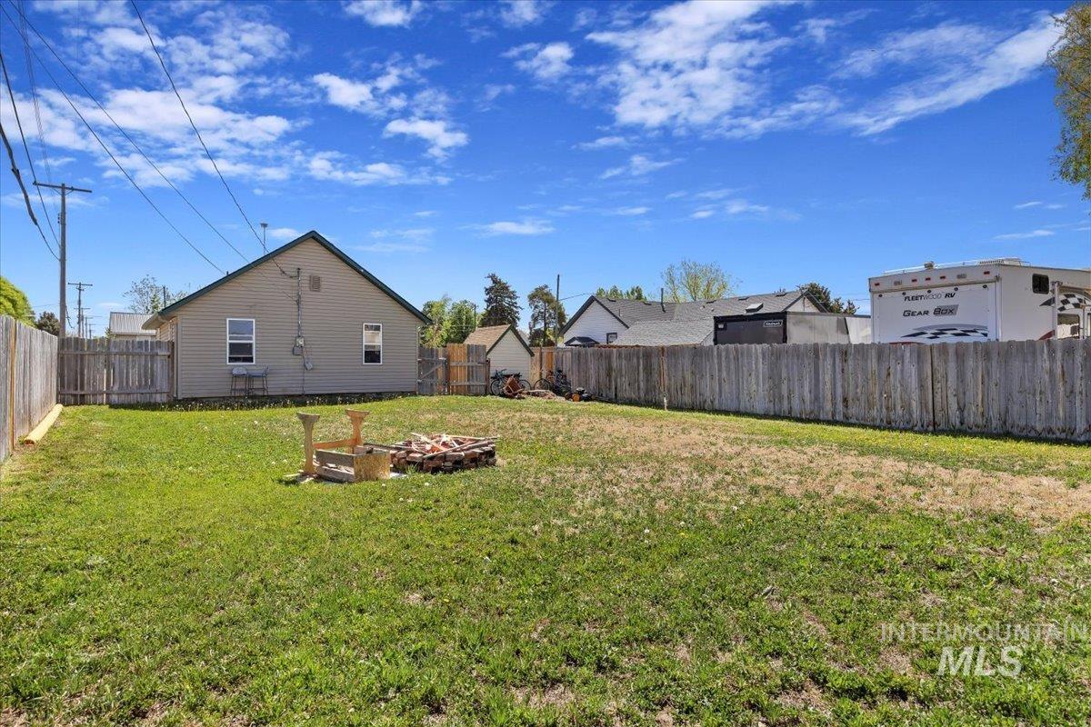 129 S Chestnut St Property Photo 22
