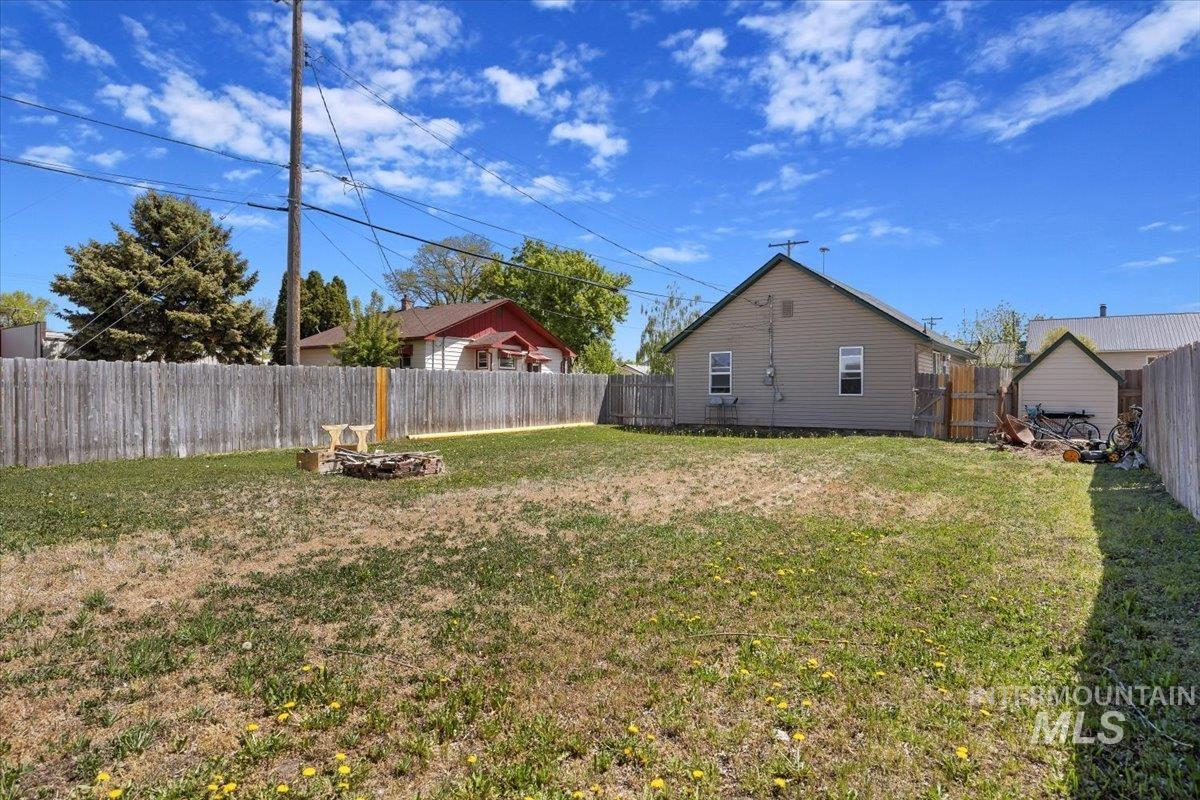 129 S Chestnut St Property Photo 23