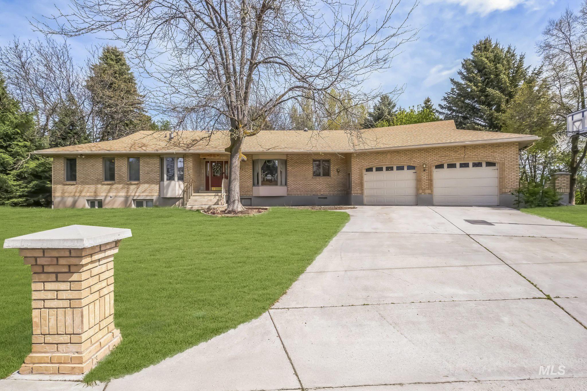 125 E Valley View Dr