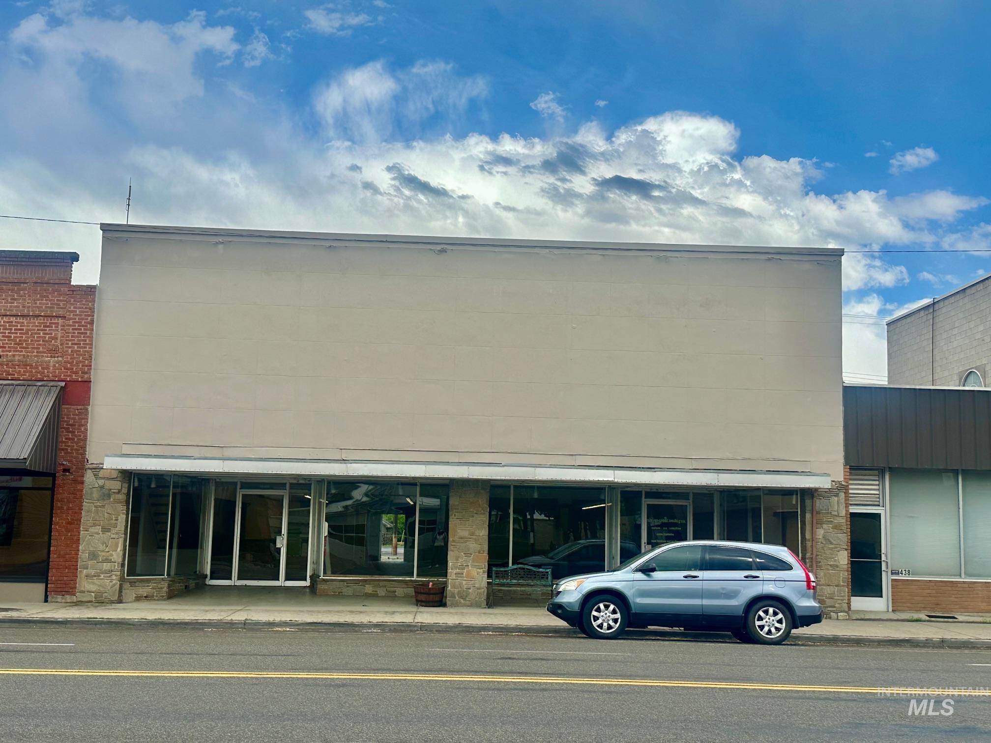 430 Main St. Property Photo 1