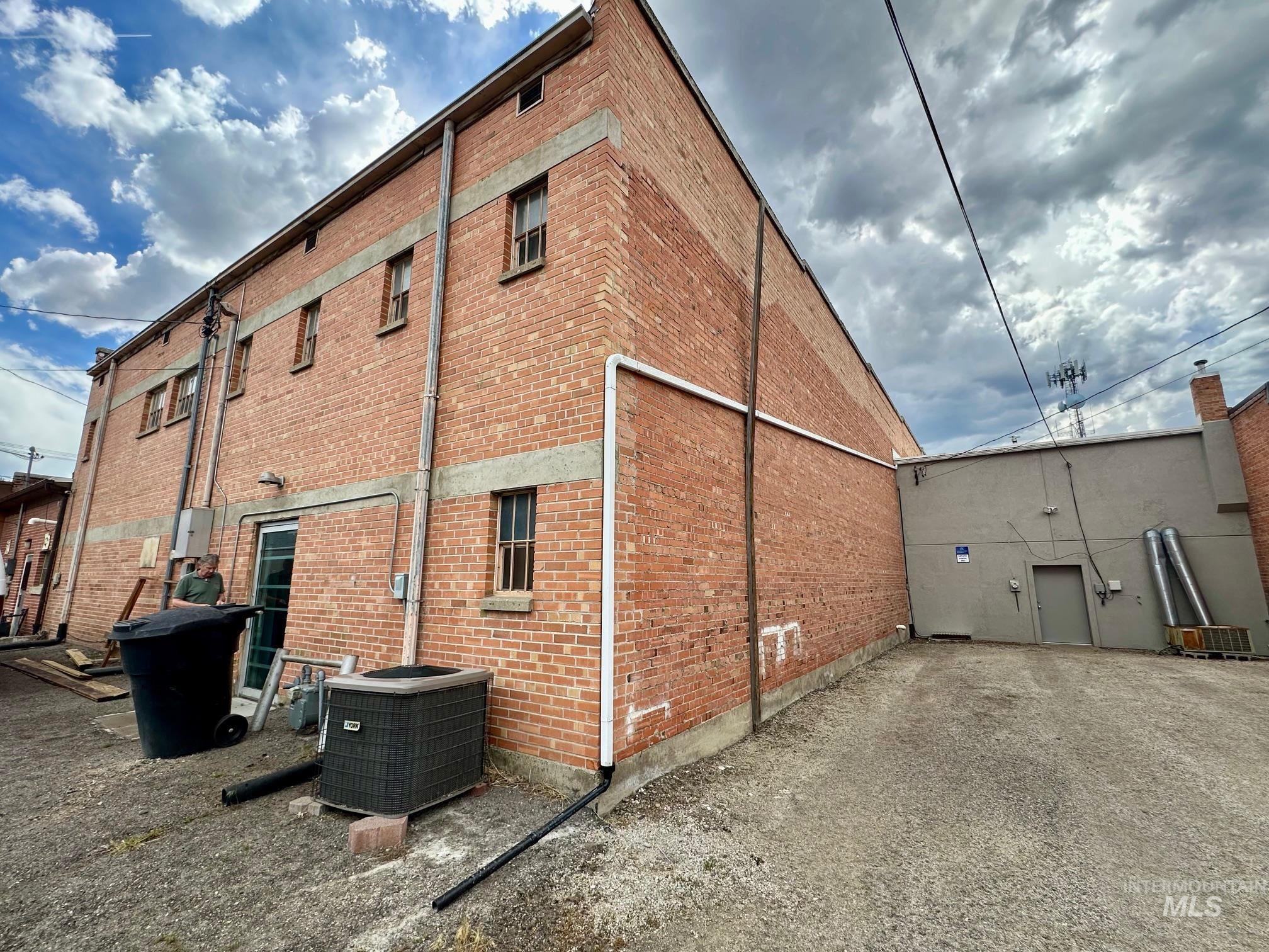 430 Main St. Property Photo 2