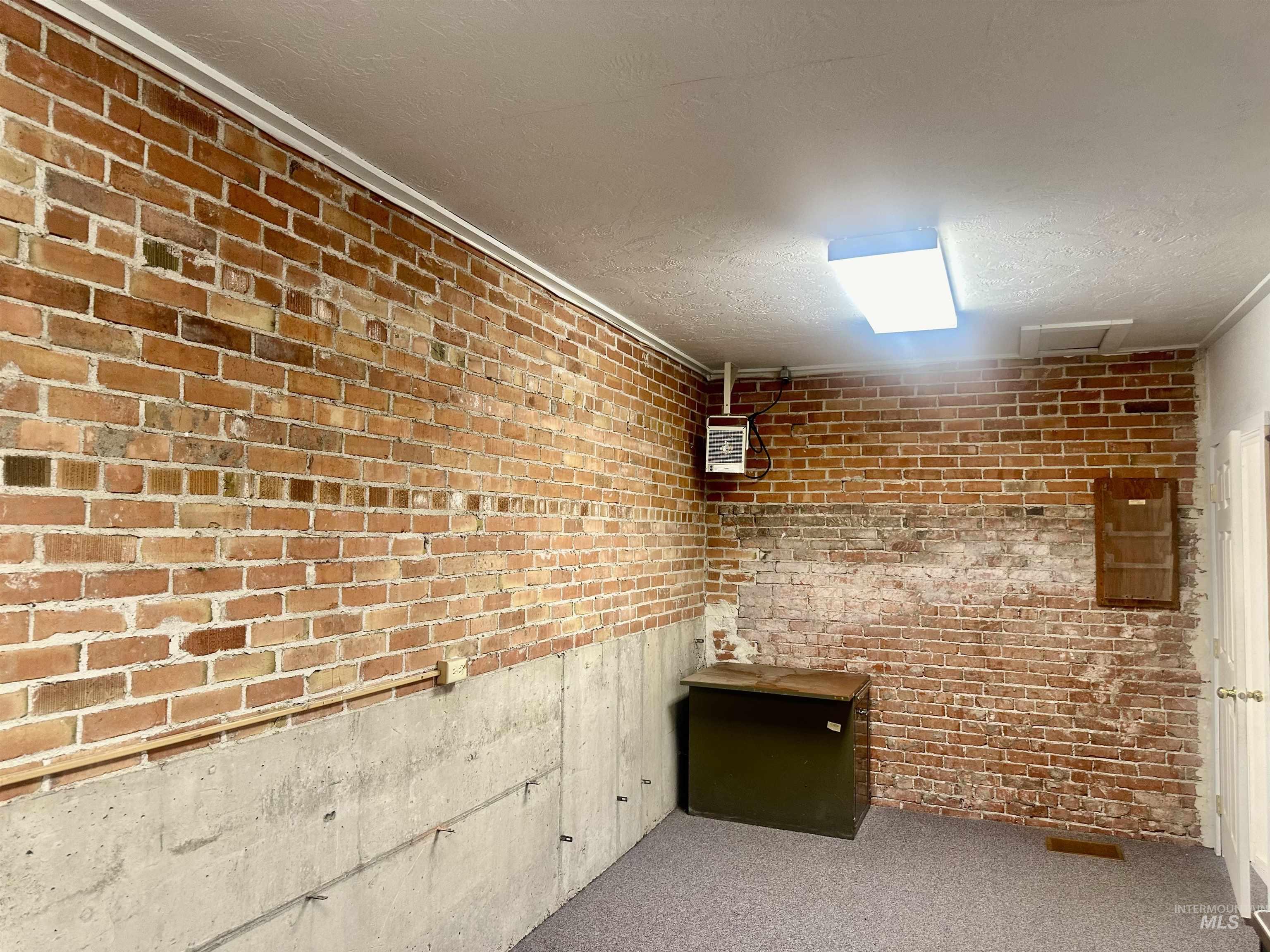 430 Main St. Property Photo 11