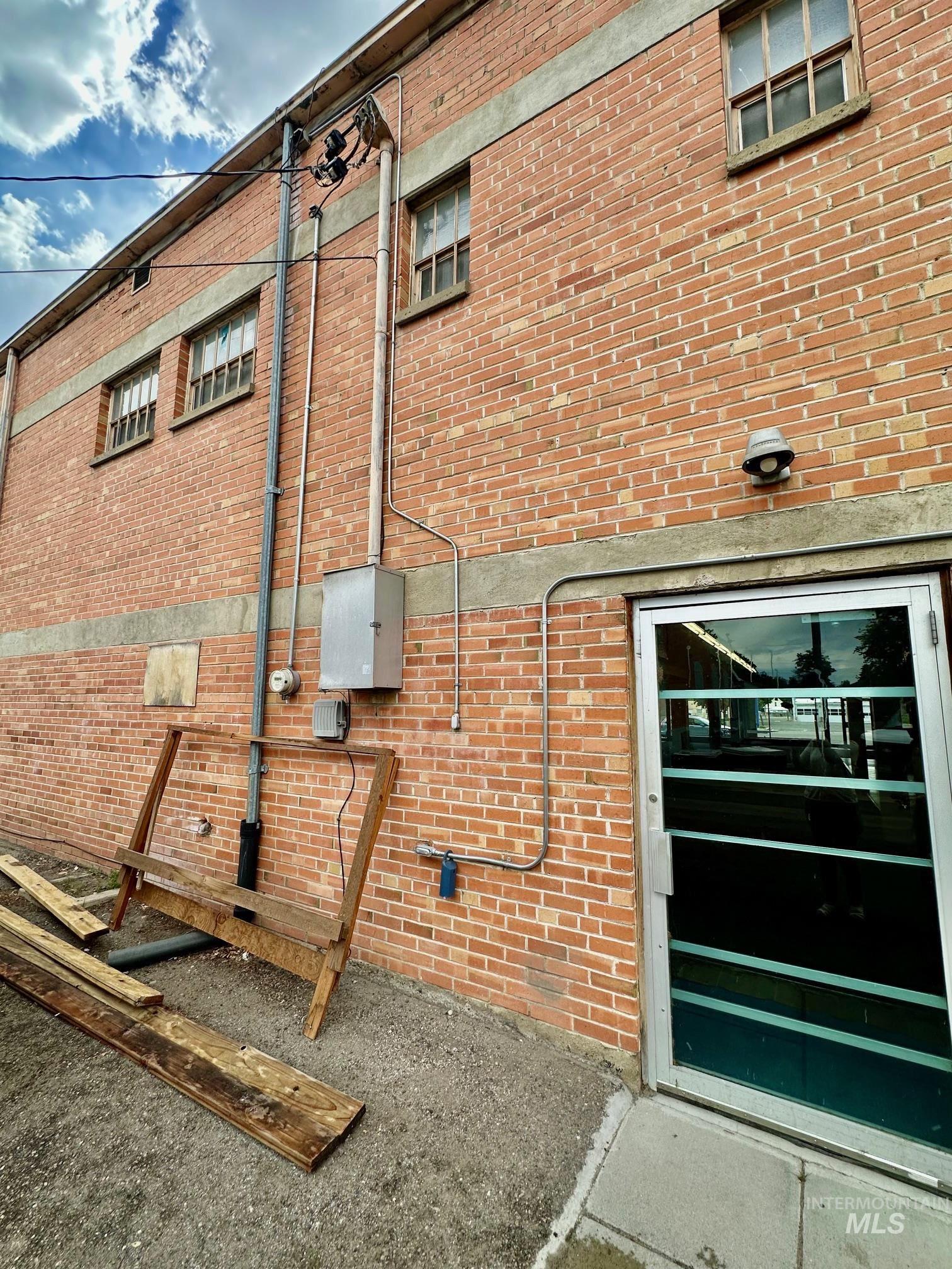 430 Main St. Property Photo 36