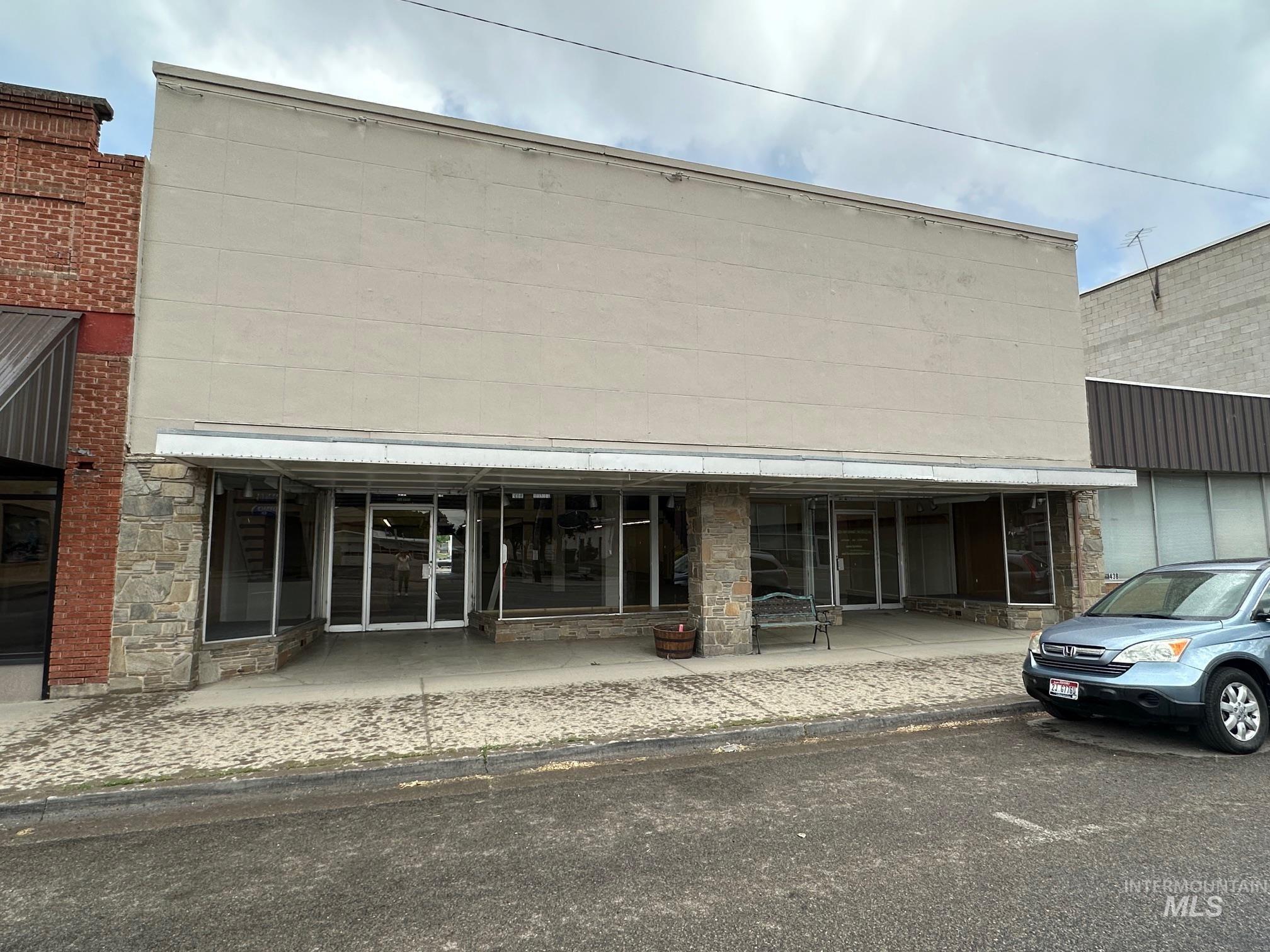 430 Main St. Property Photo 37