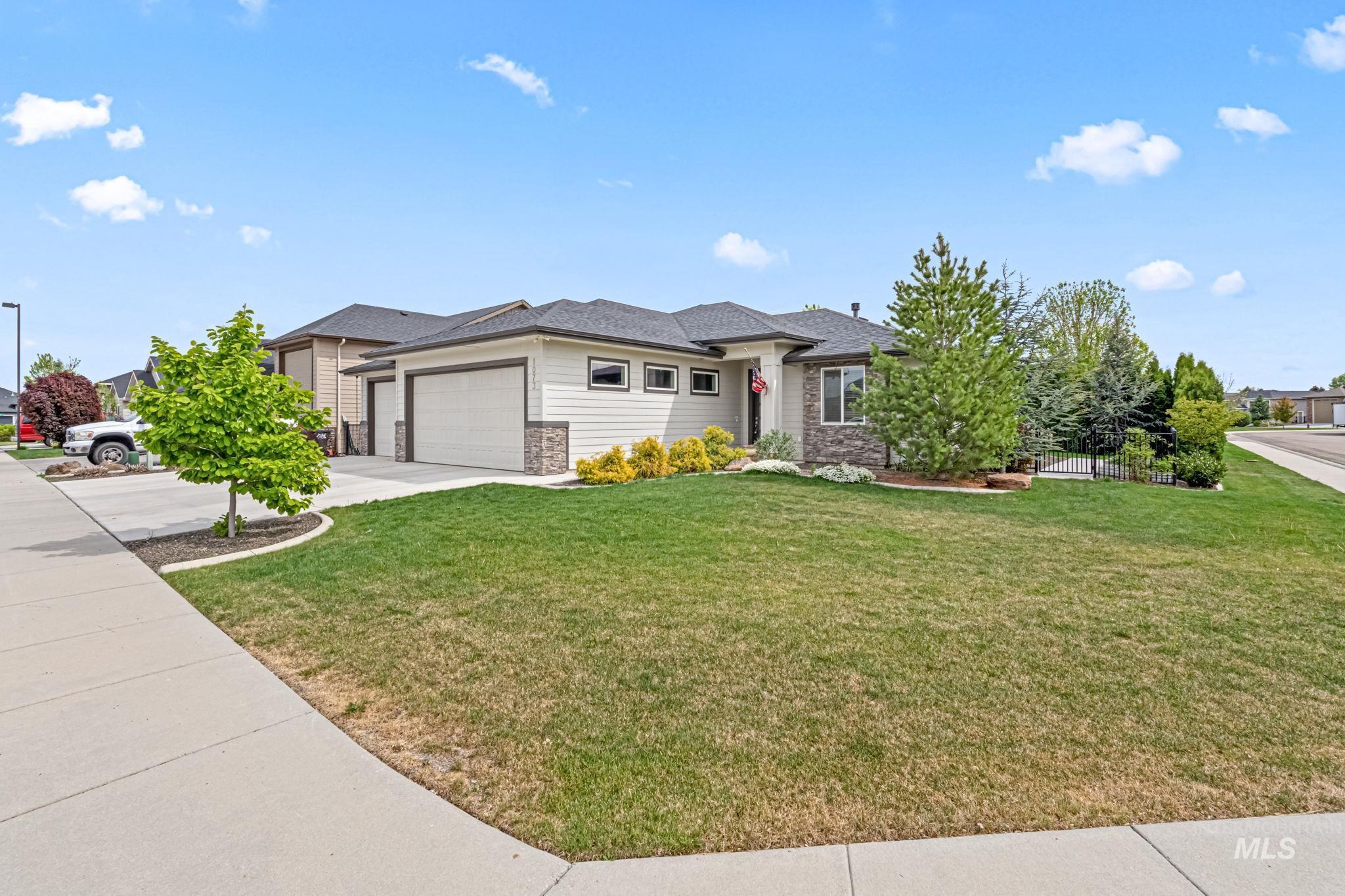 1073 W Smoky Quartz Street Property Photo 4