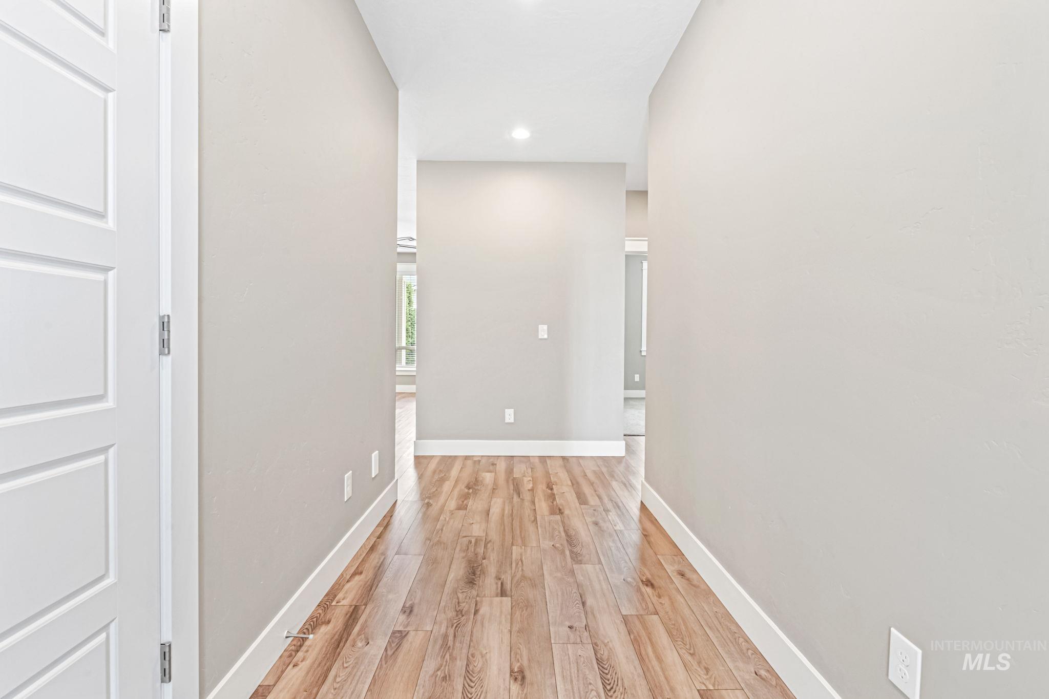 1073 W Smoky Quartz Street Property Photo 6