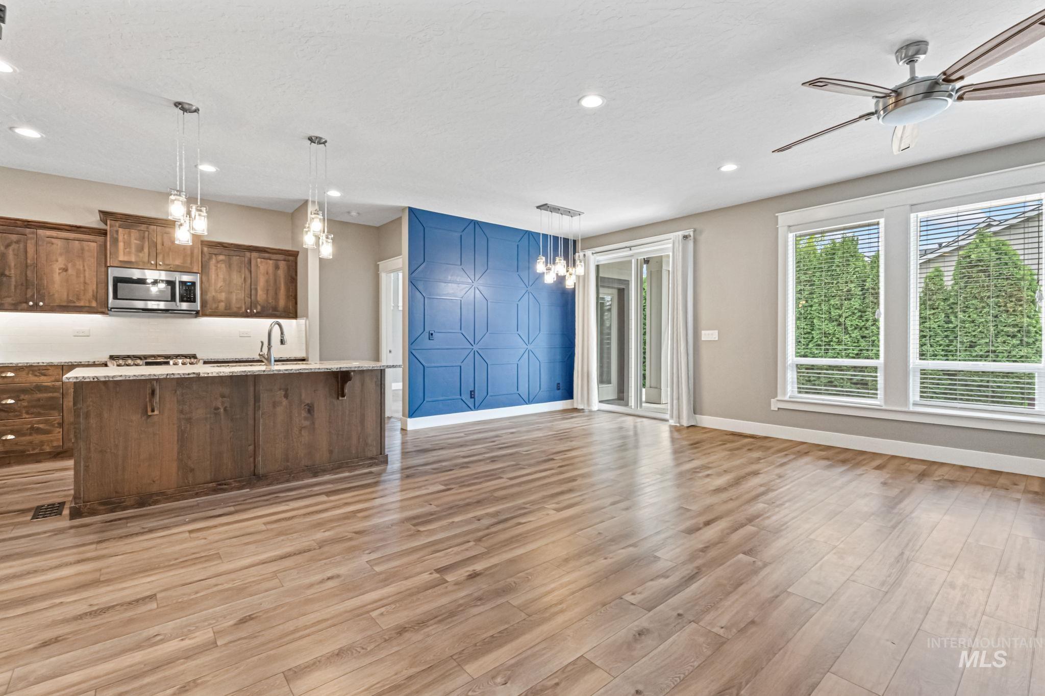 1073 W Smoky Quartz Street Property Photo 7