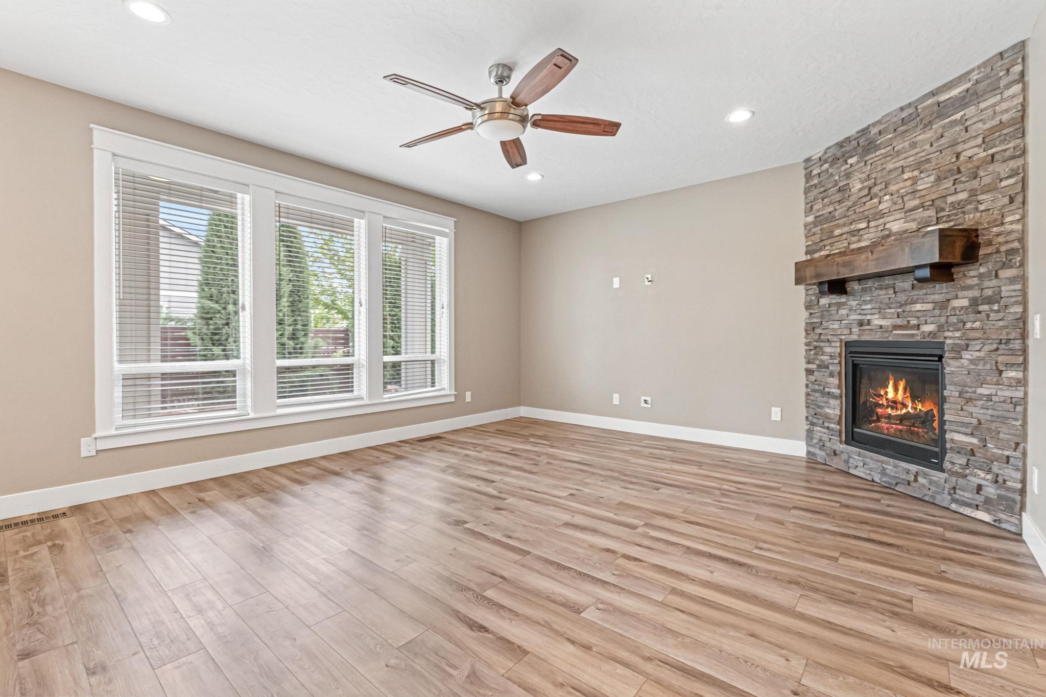 1073 W Smoky Quartz Street Property Photo 8