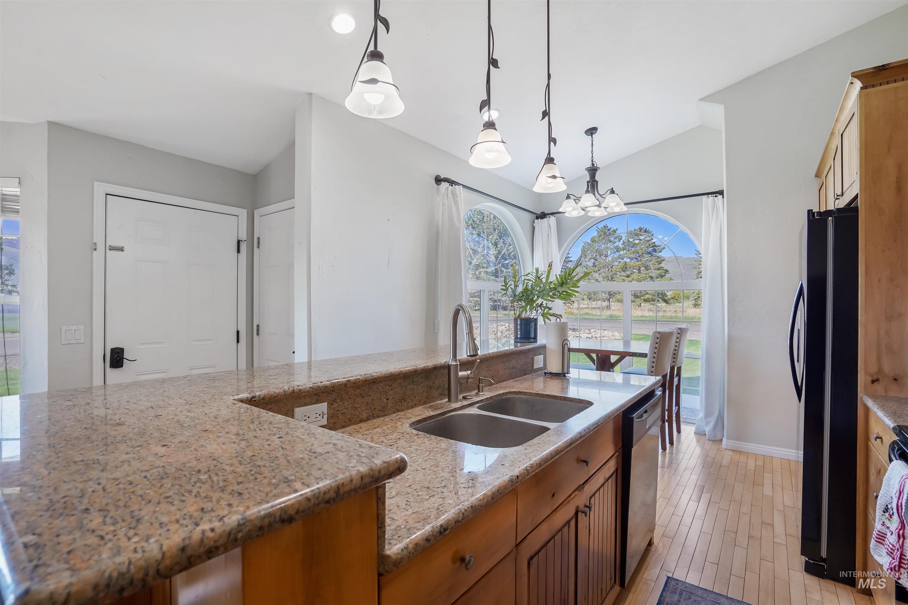 559 Pierce Street Property Photo 4