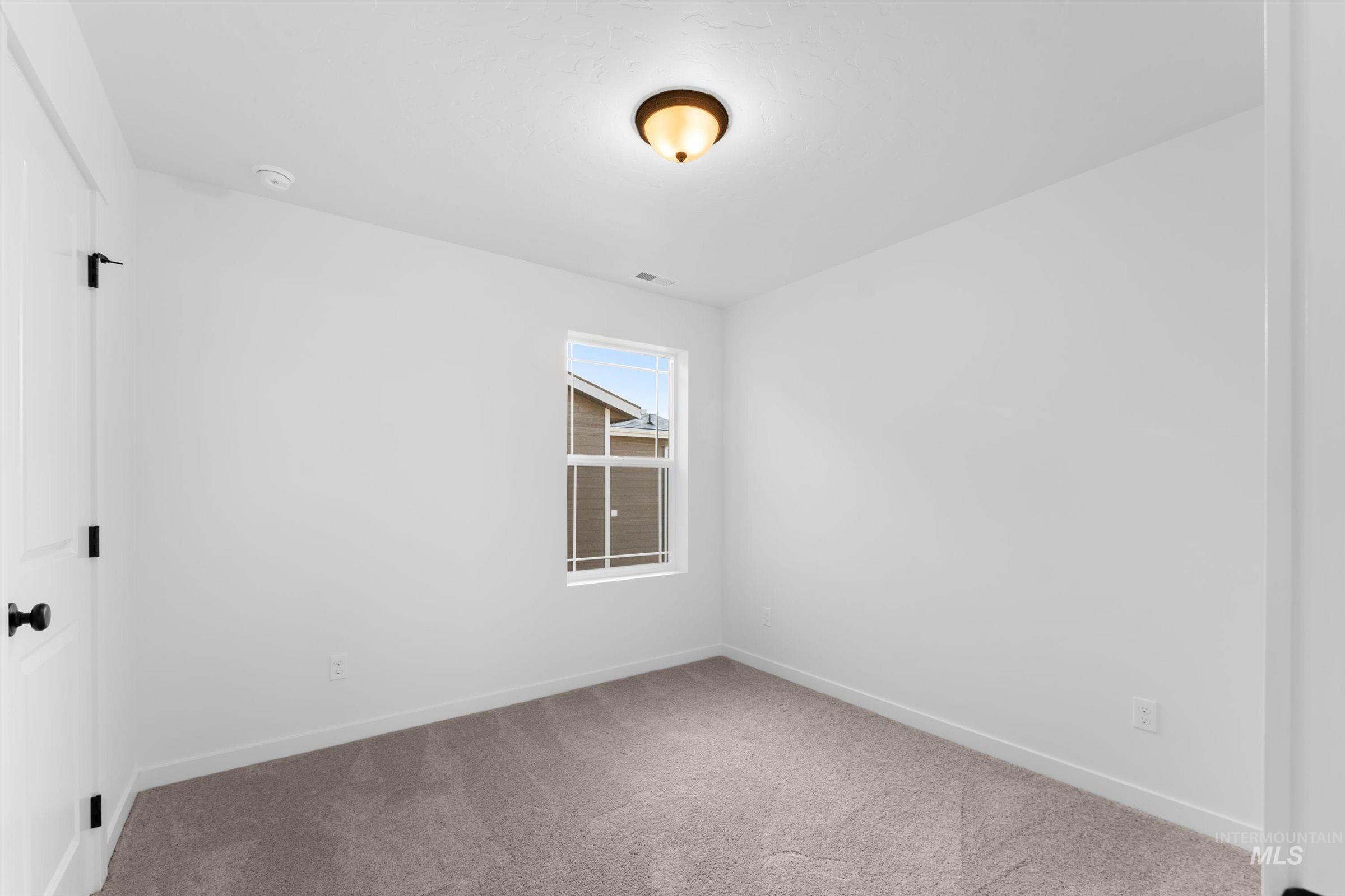 690 N Tessa Ave Property Photo 4