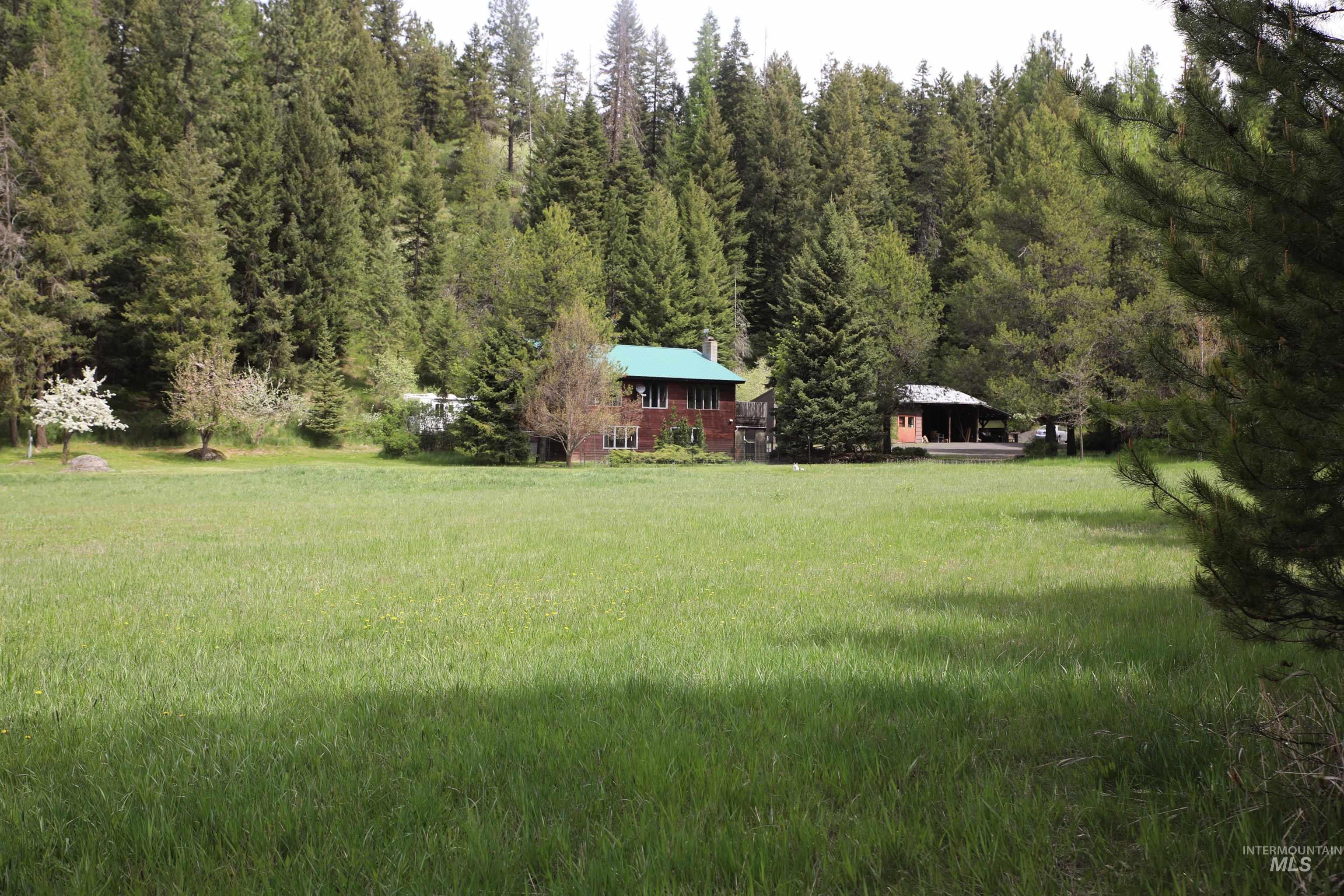 1021 Claypit Rd Property Photo 1