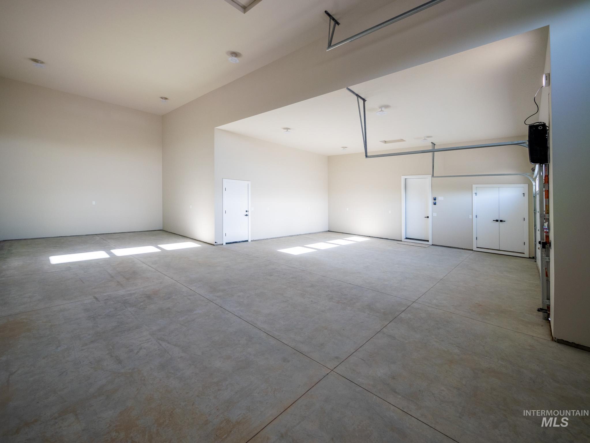 1590 N Watershed Ln Property Photo 39