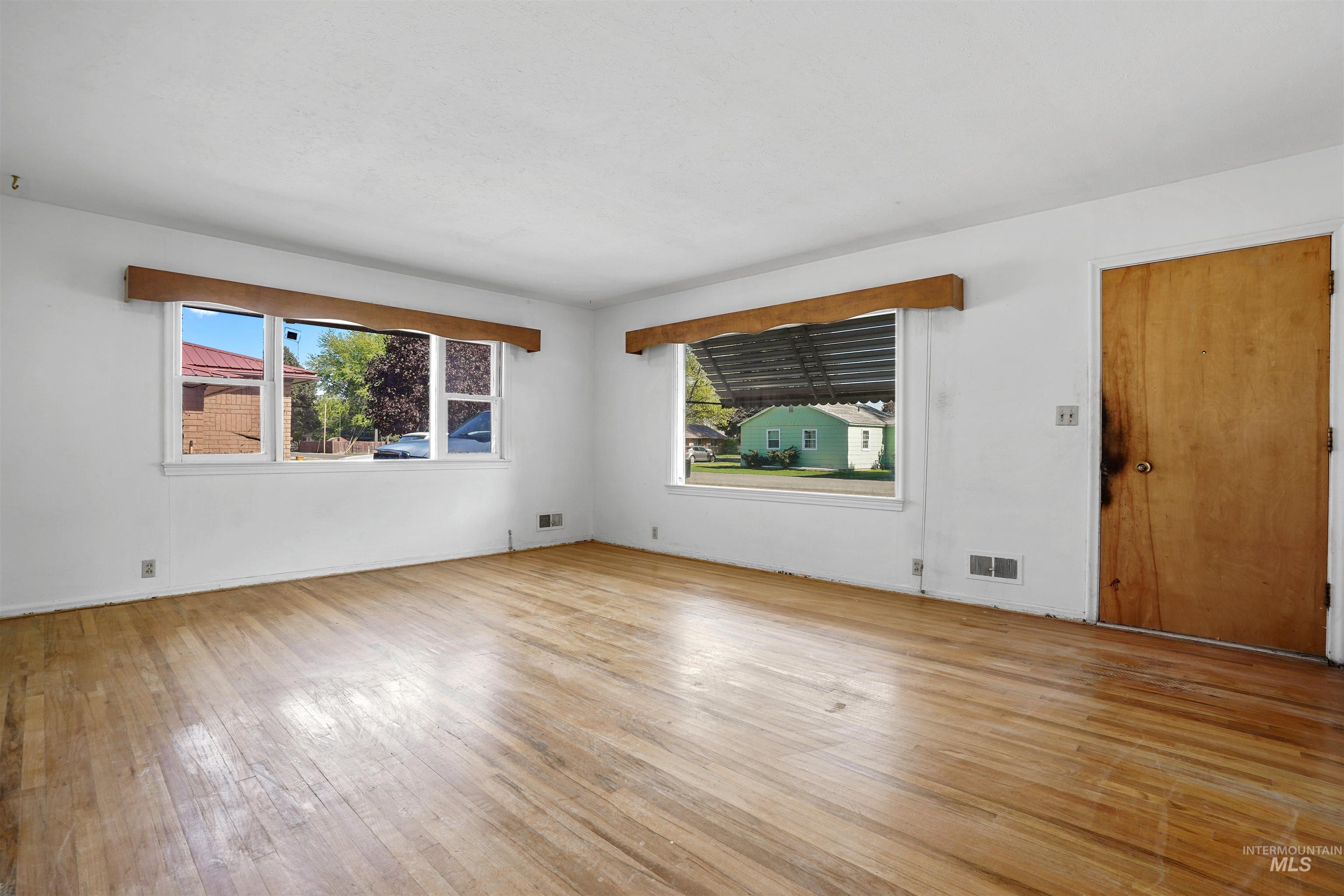 526 13th Street Property Photo 2