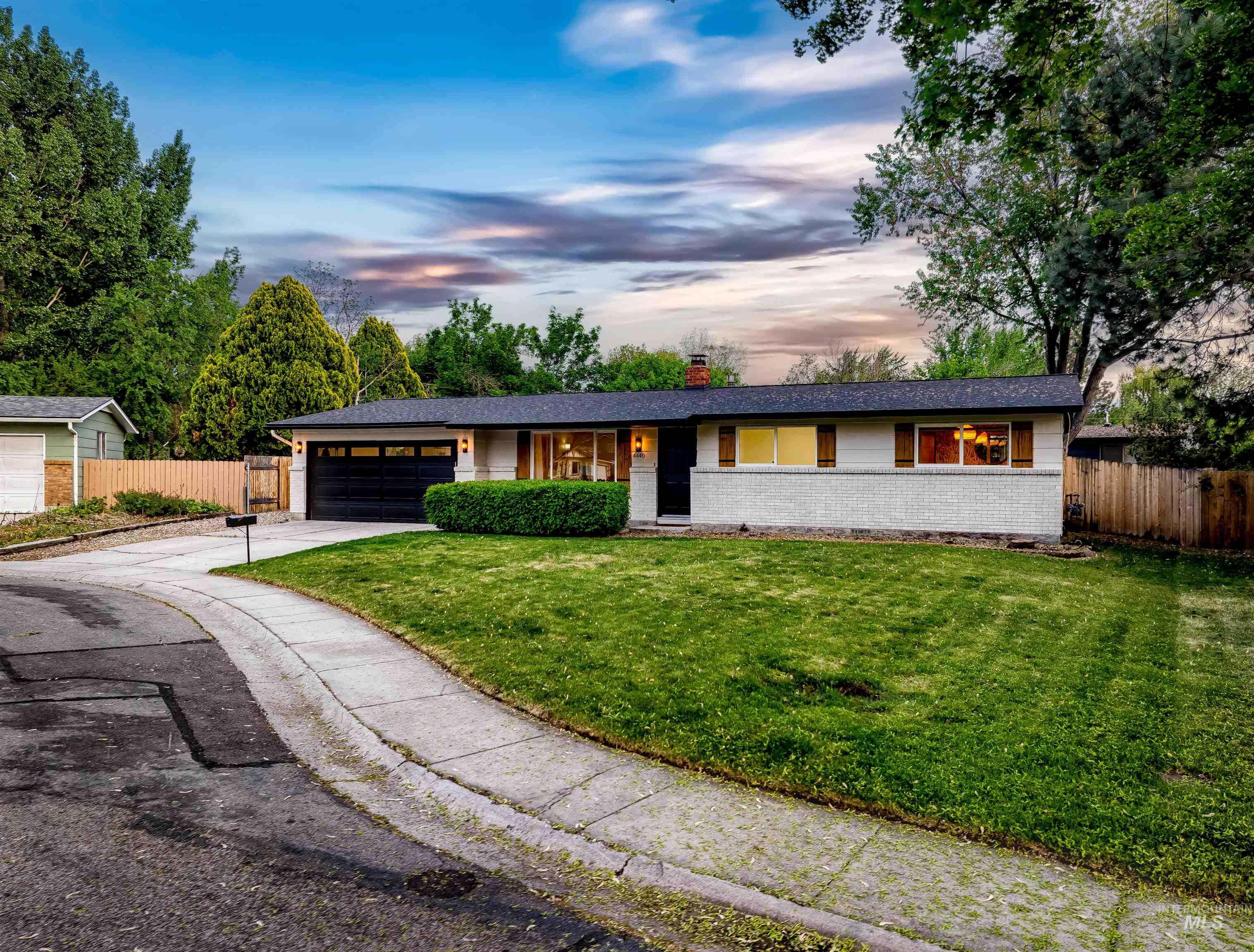 4440 N Foothill Dr. Property Photo