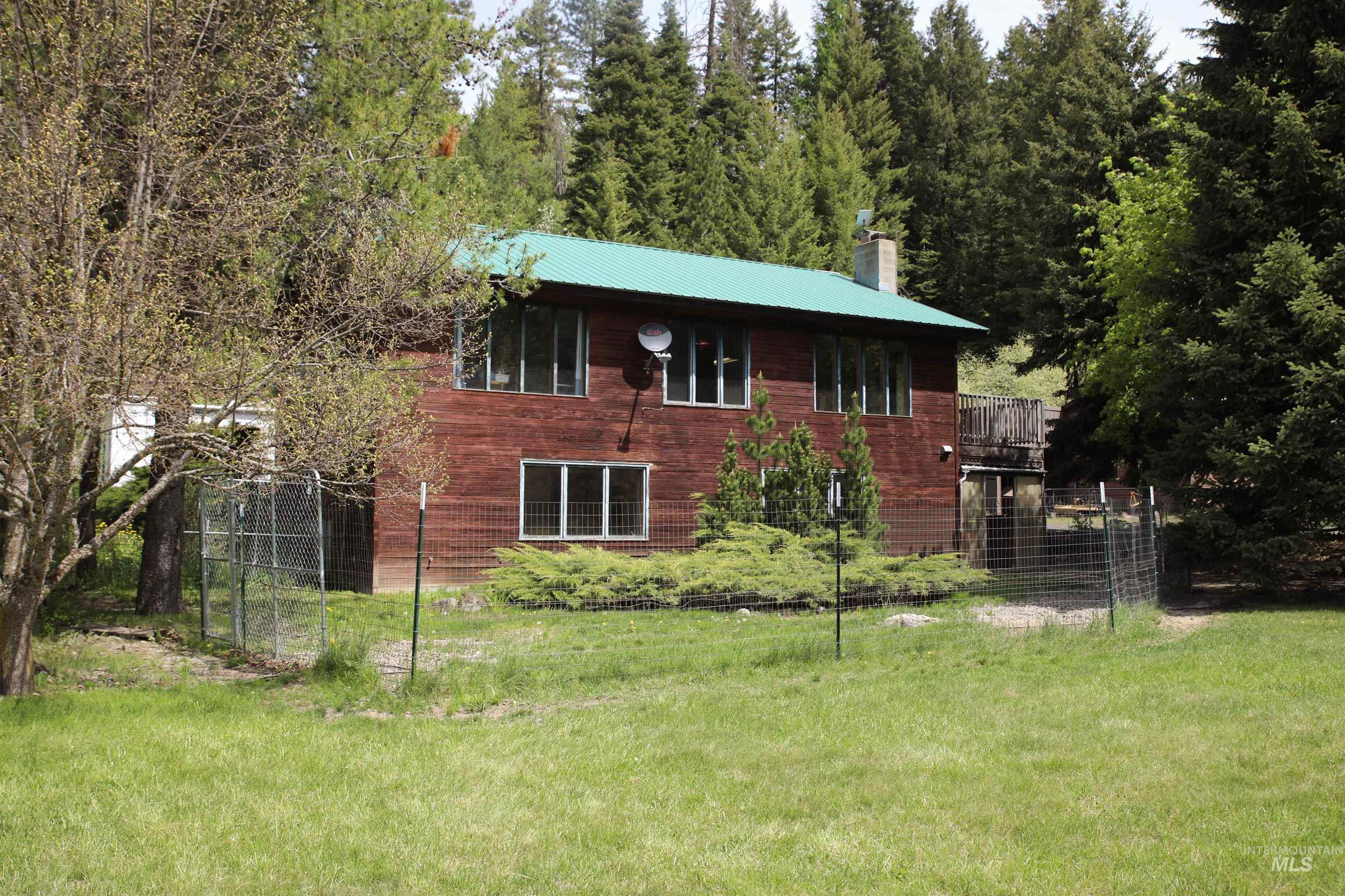 1021 Claypit Rd Property Photo 2