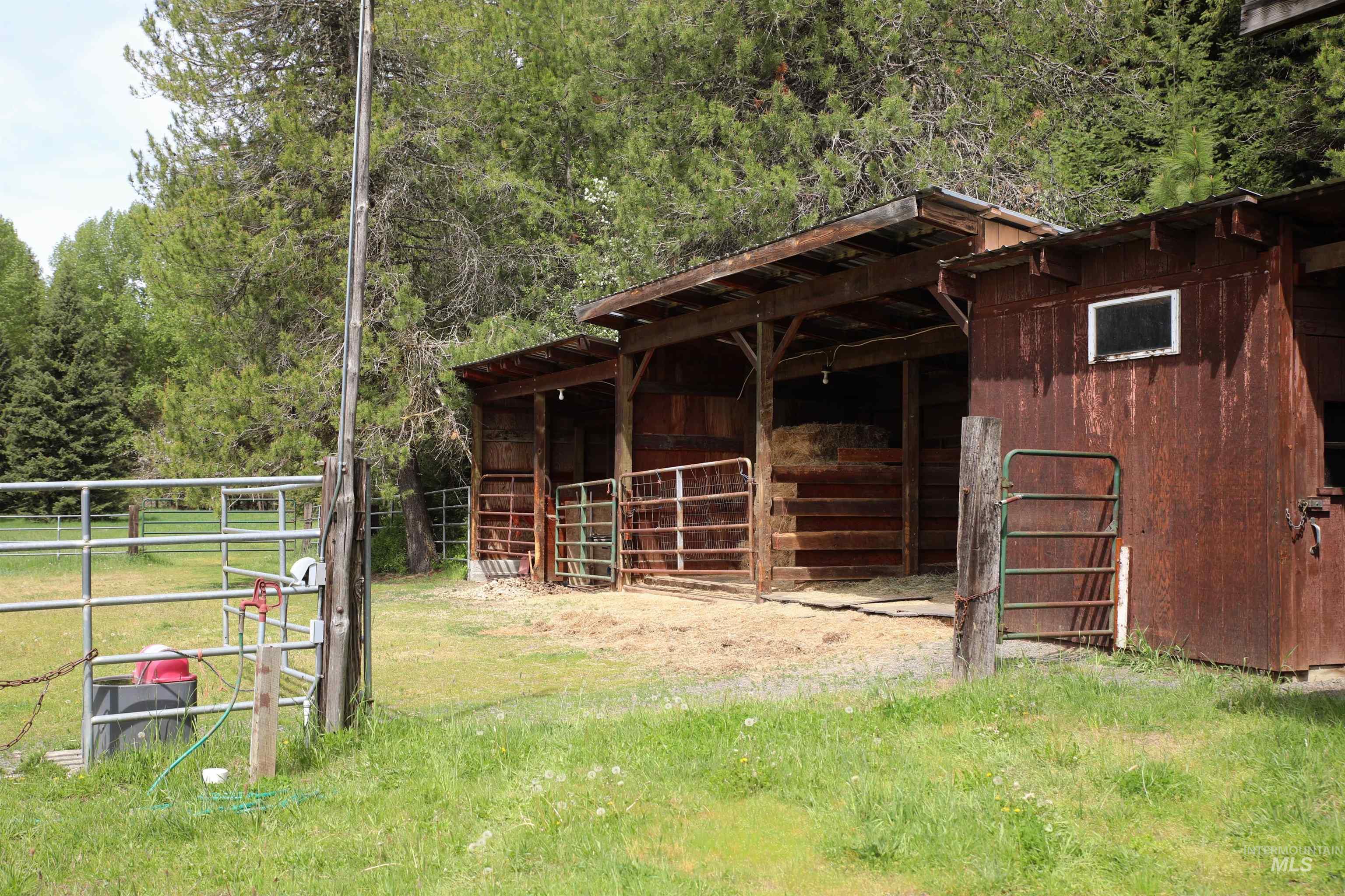 1021 Claypit Rd Property Photo 6