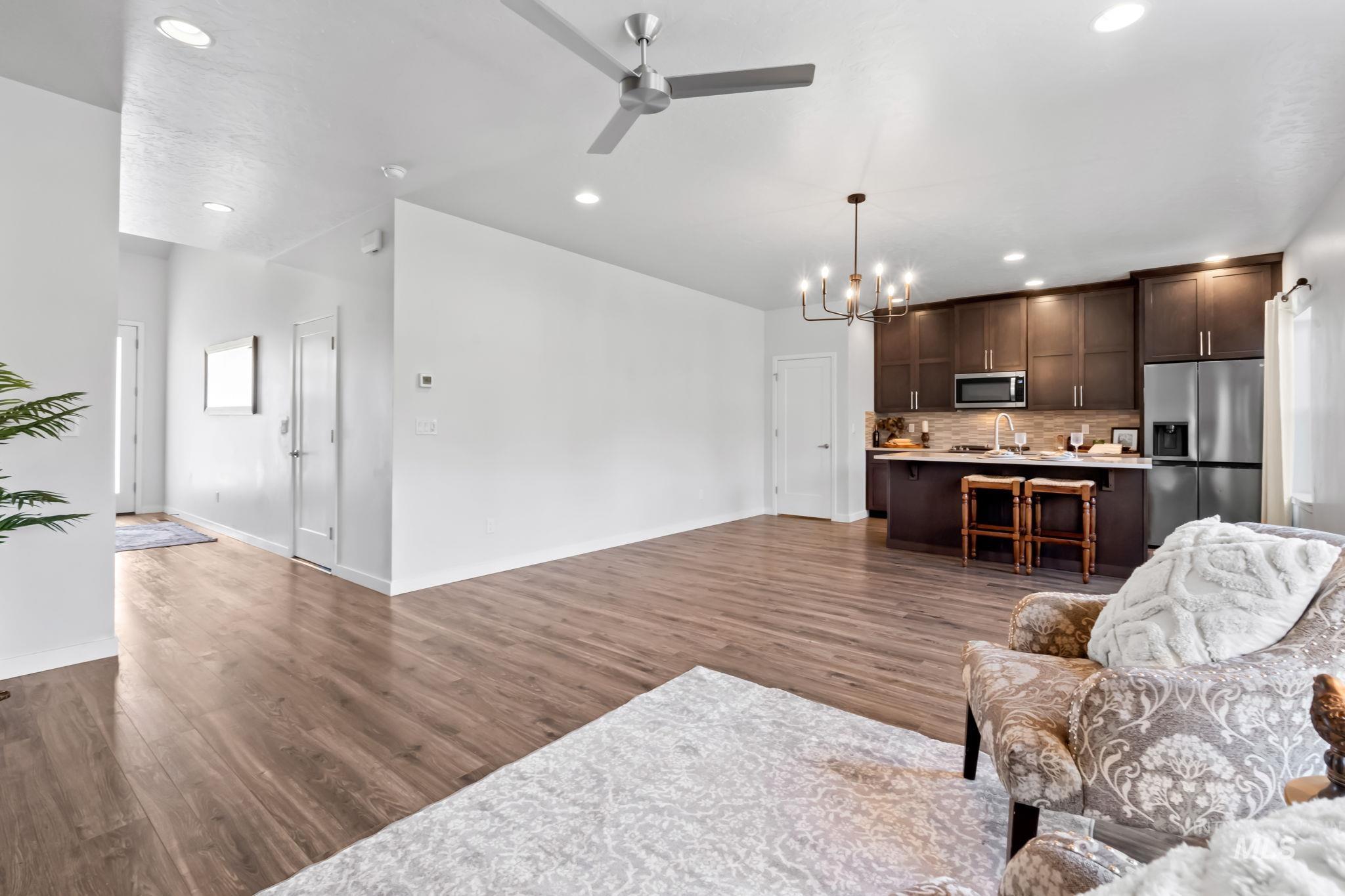 9632 W De Witt St Property Photo 5