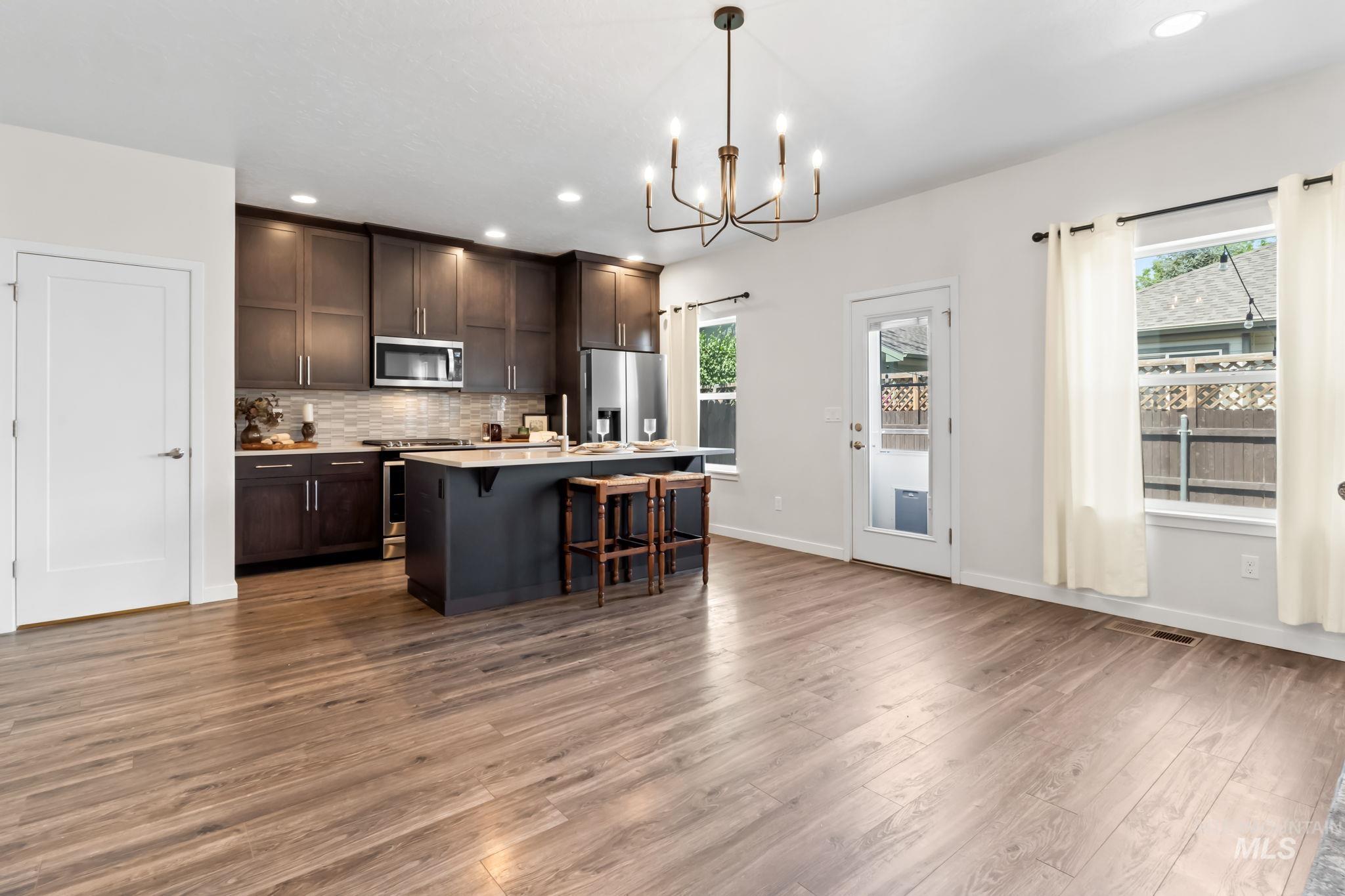 9632 W De Witt St Property Photo 6