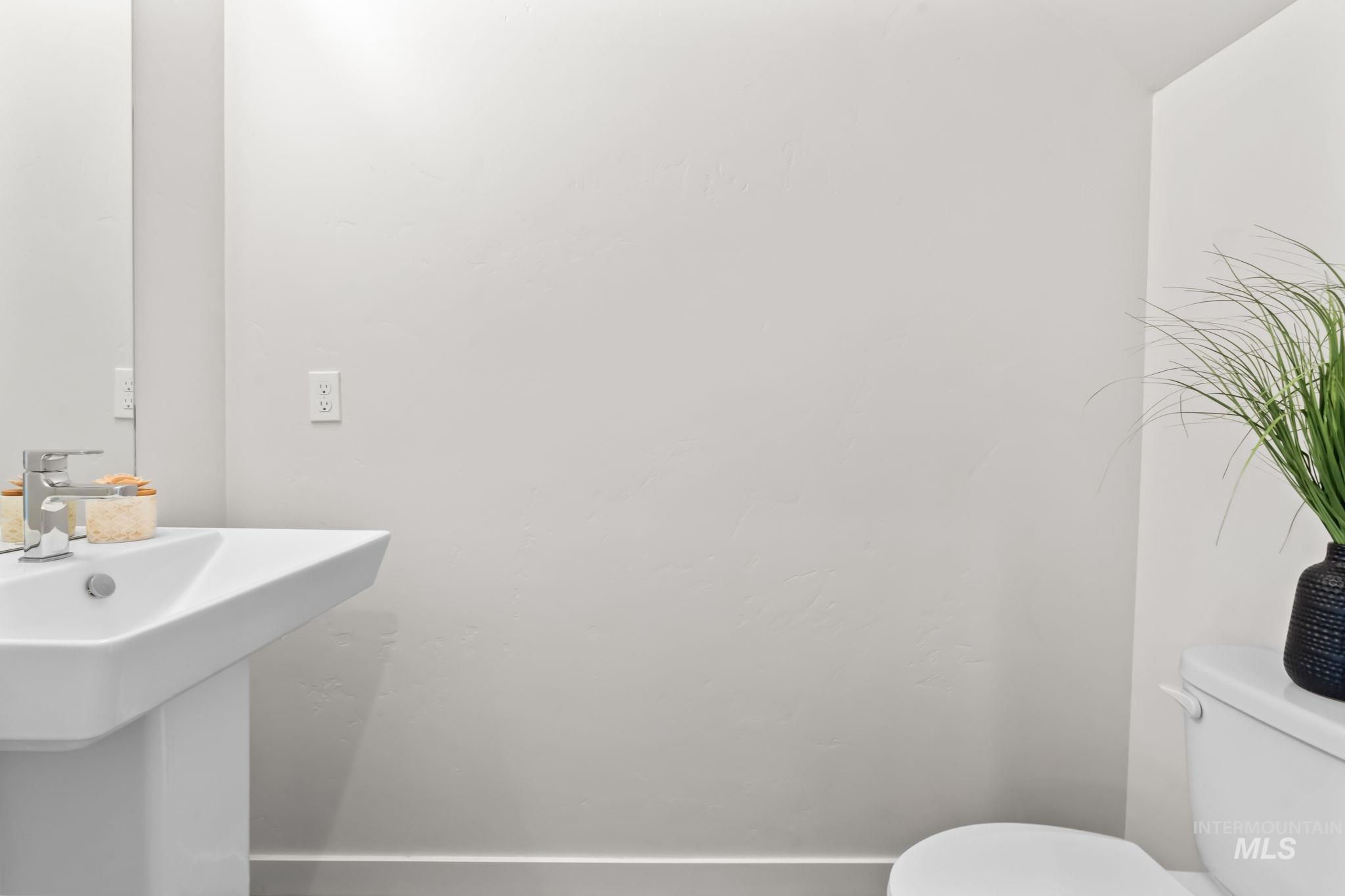 9632 W De Witt St Property Photo 10