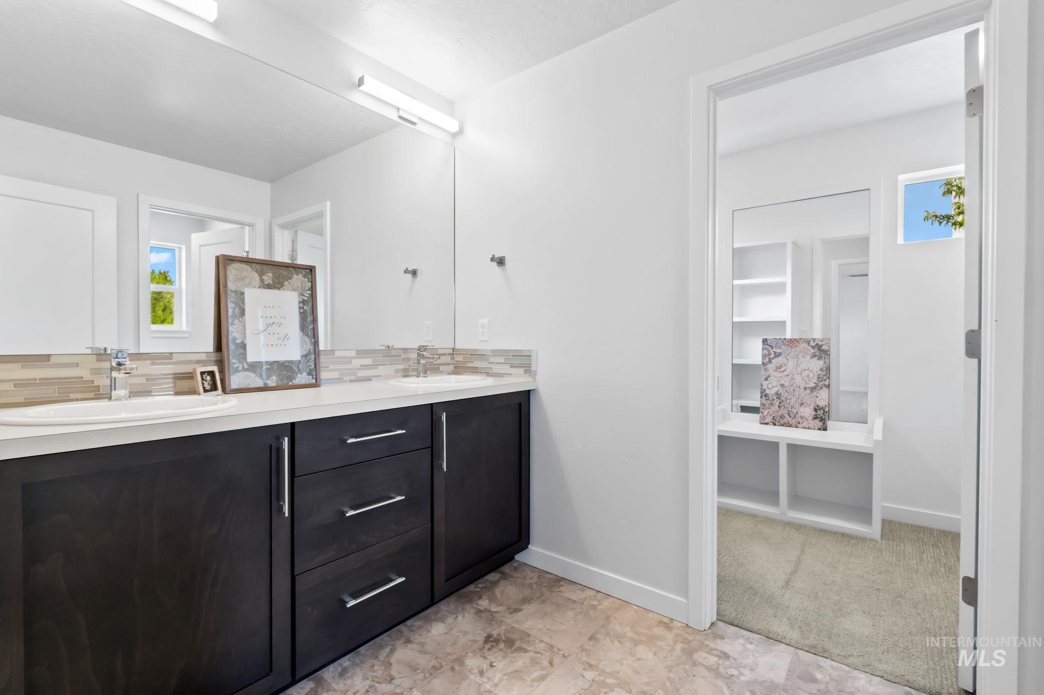 9632 W De Witt St Property Photo 14