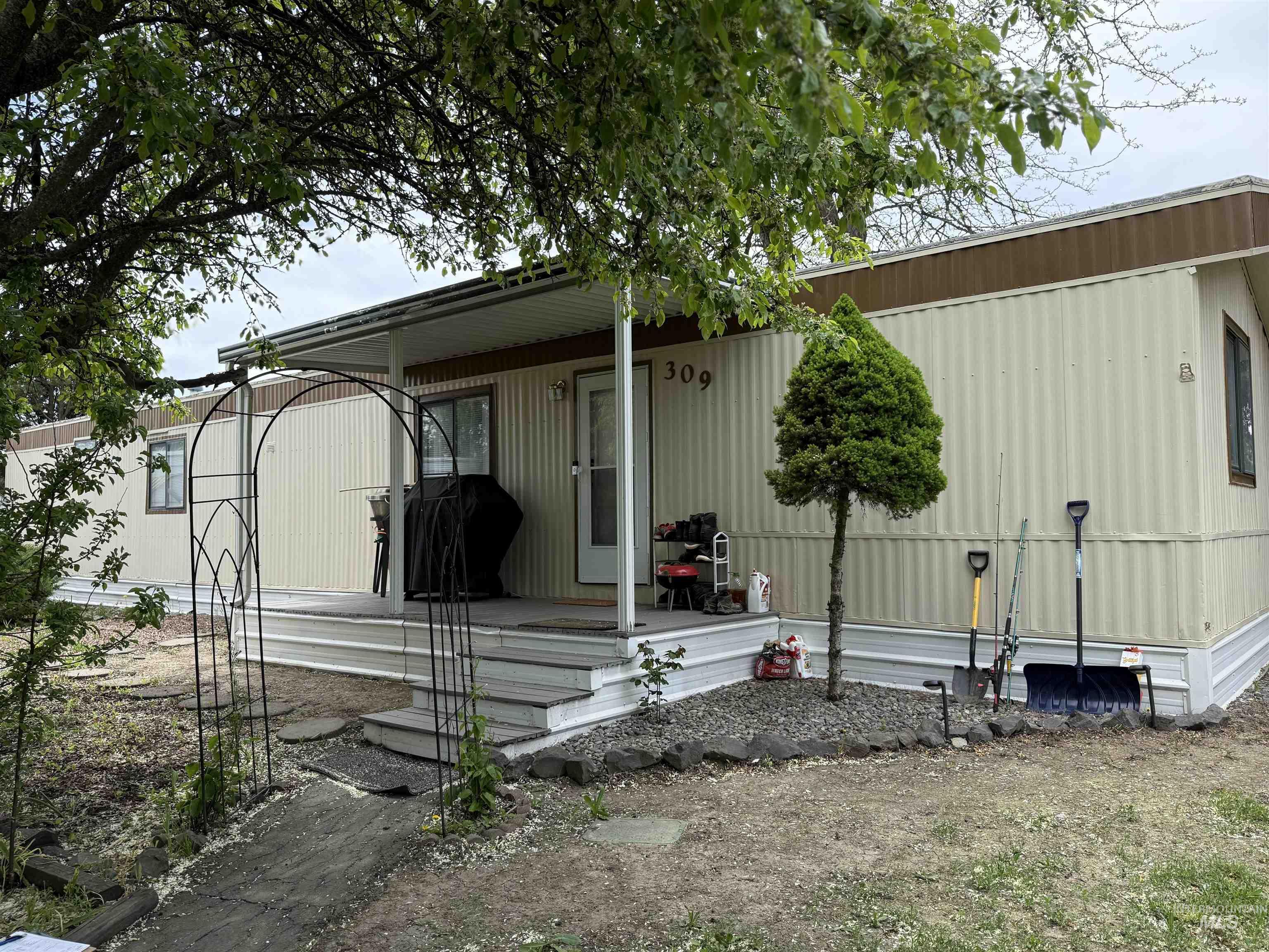 309 Nw Park West Dr. Property Photo 1
